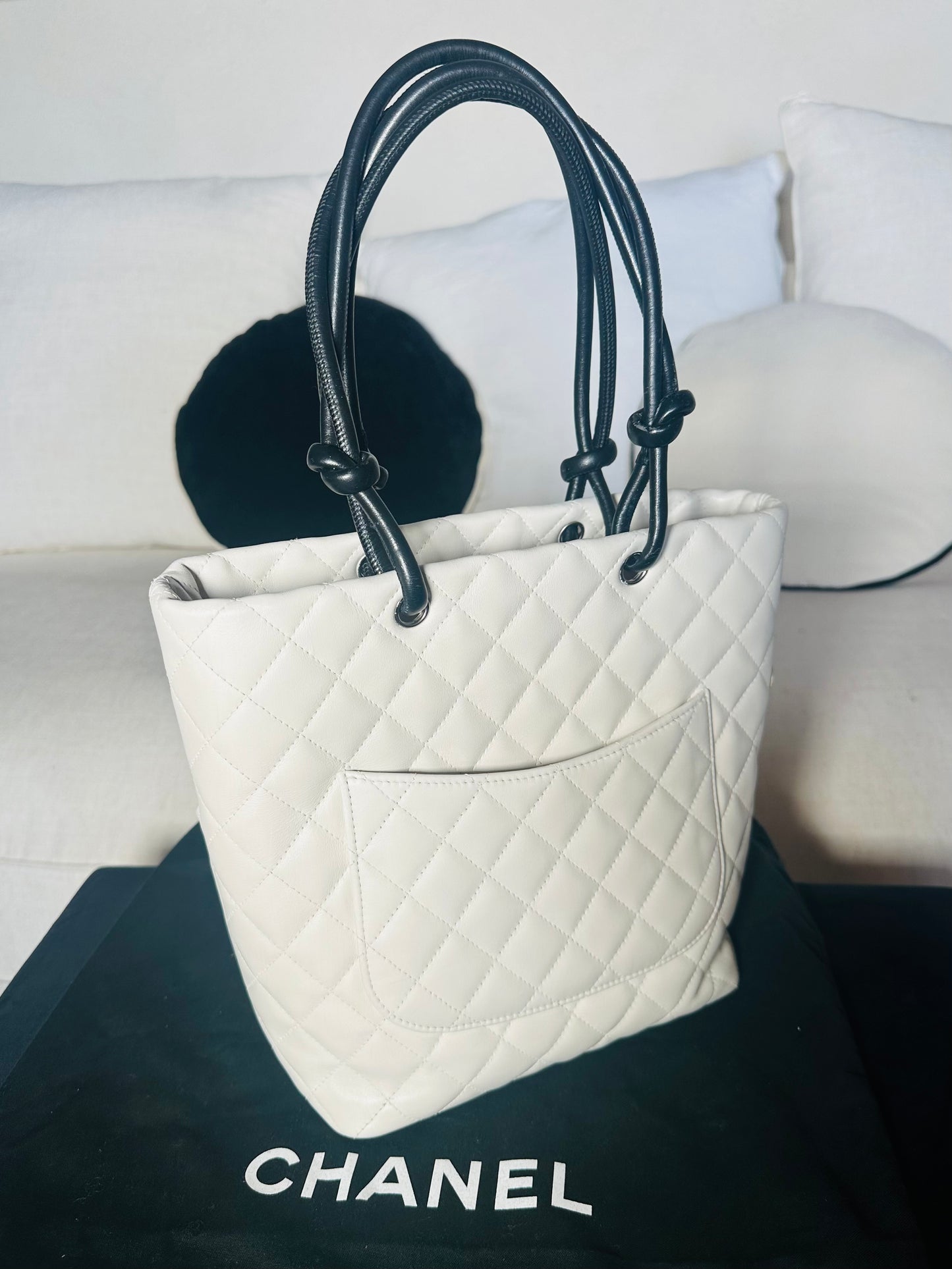 Sac à main Chanel Cambon authentique en cuir matelassé blanc cassé