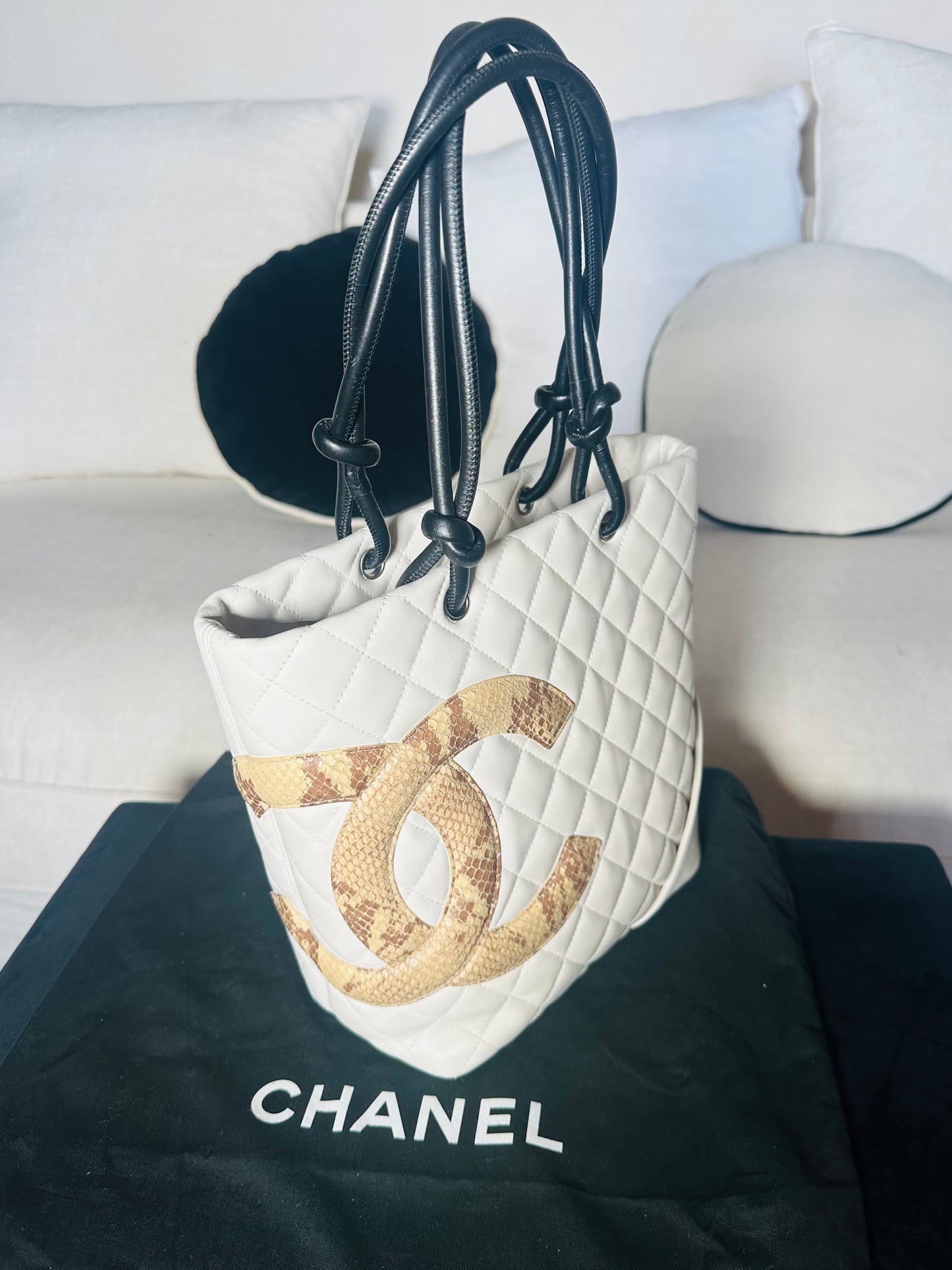 Sac à main Chanel Cambon authentique en cuir matelassé blanc cassé