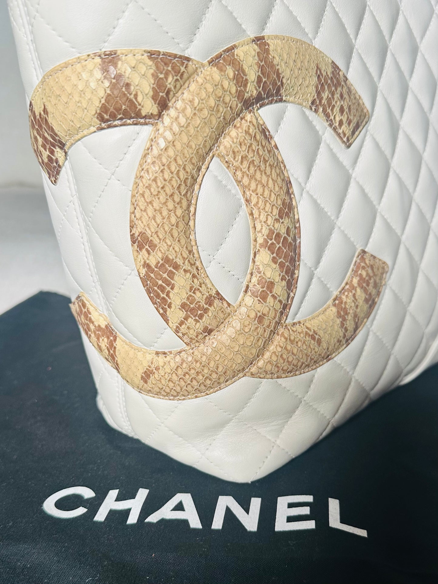 Sac à main Chanel Cambon authentique en cuir matelassé blanc cassé