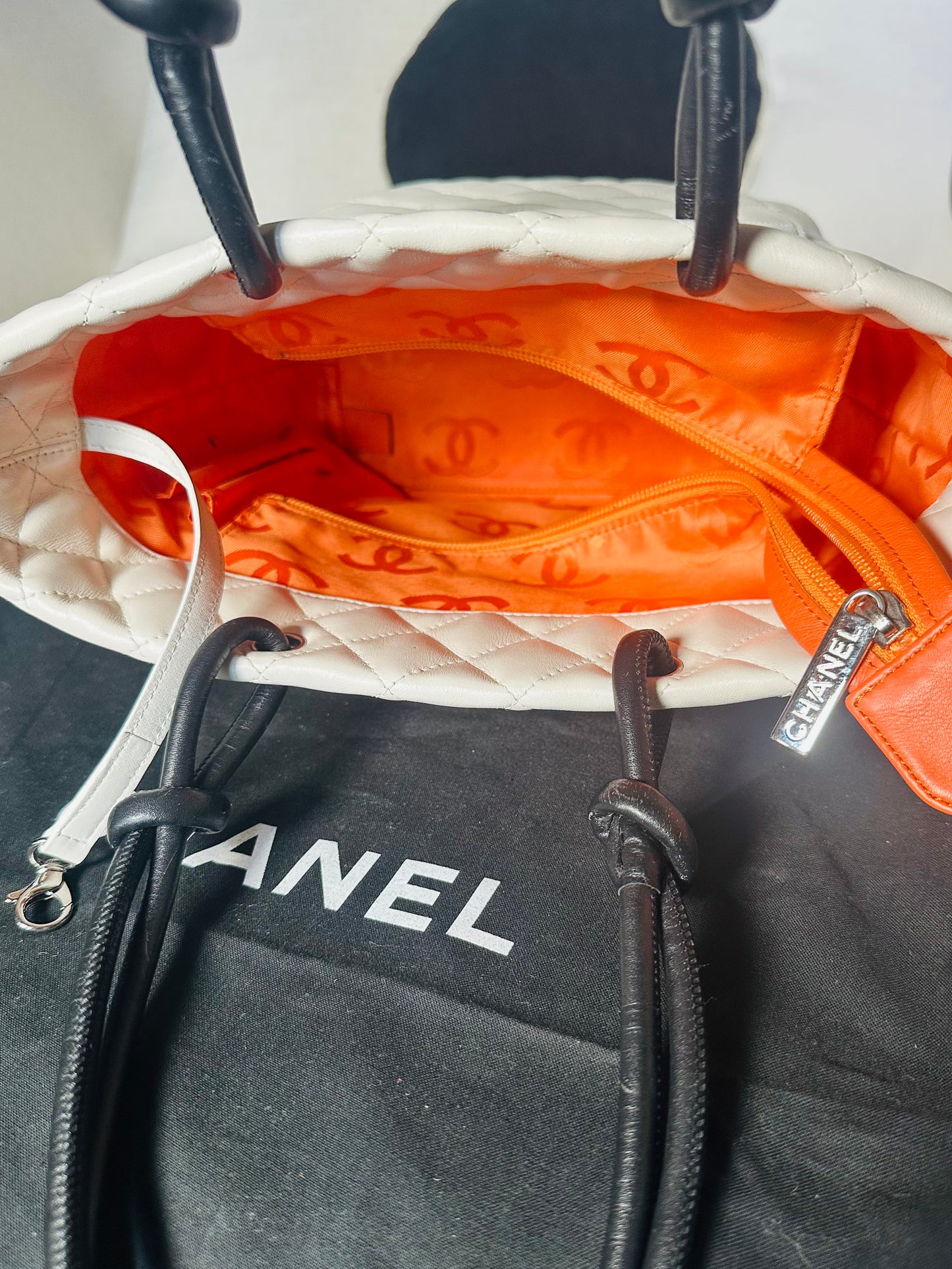 Sac à main Chanel Cambon authentique en cuir matelassé blanc cassé