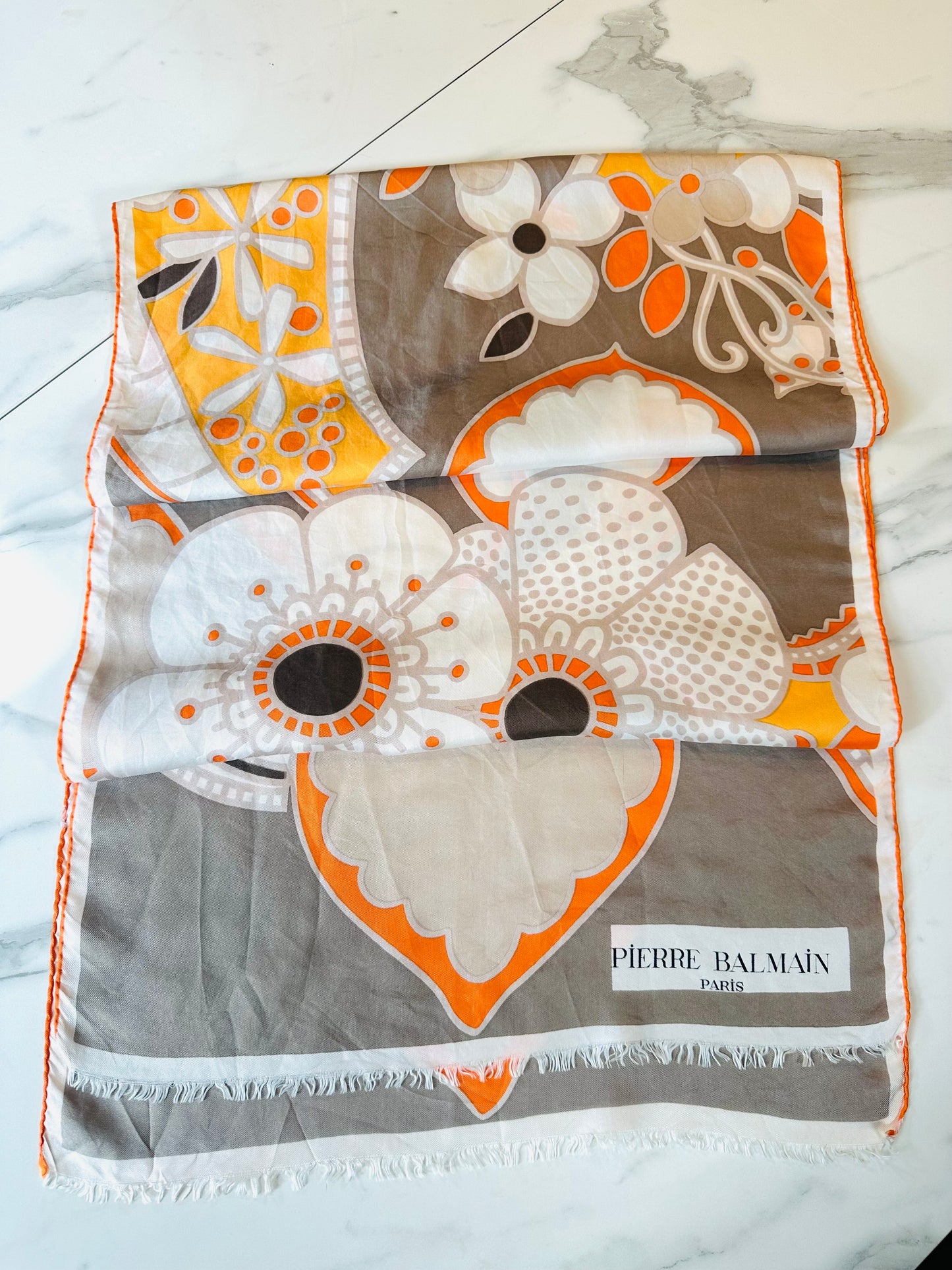 Foulard Pierre Balmain Paris en soie satinée vintage authentique
