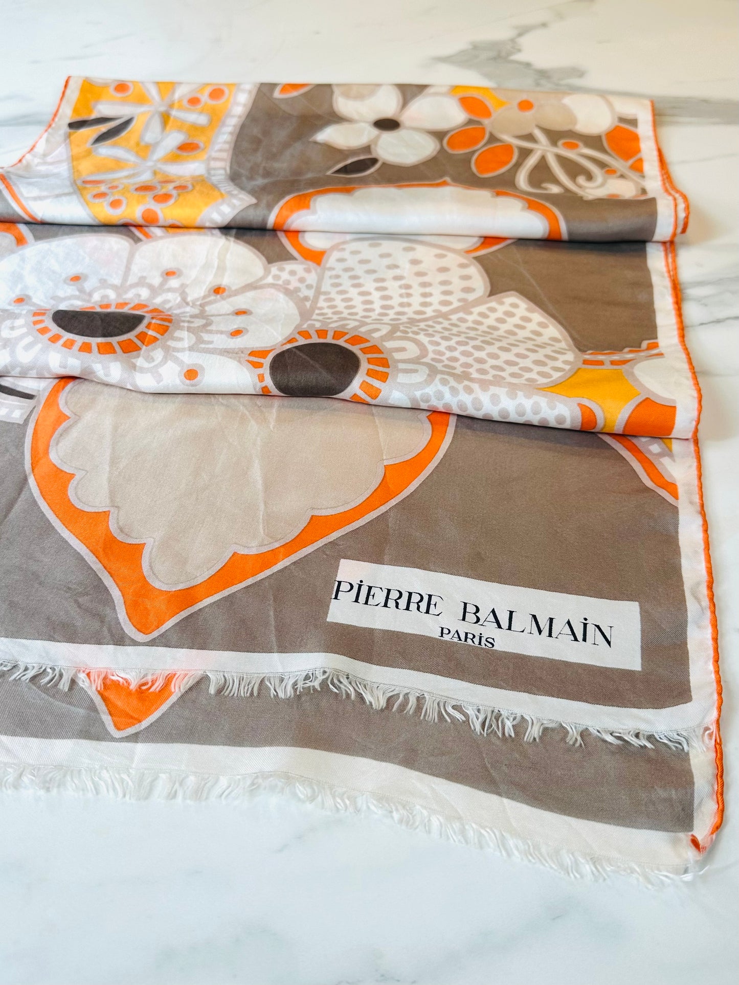 Foulard Pierre Balmain Paris en soie satinée vintage authentique