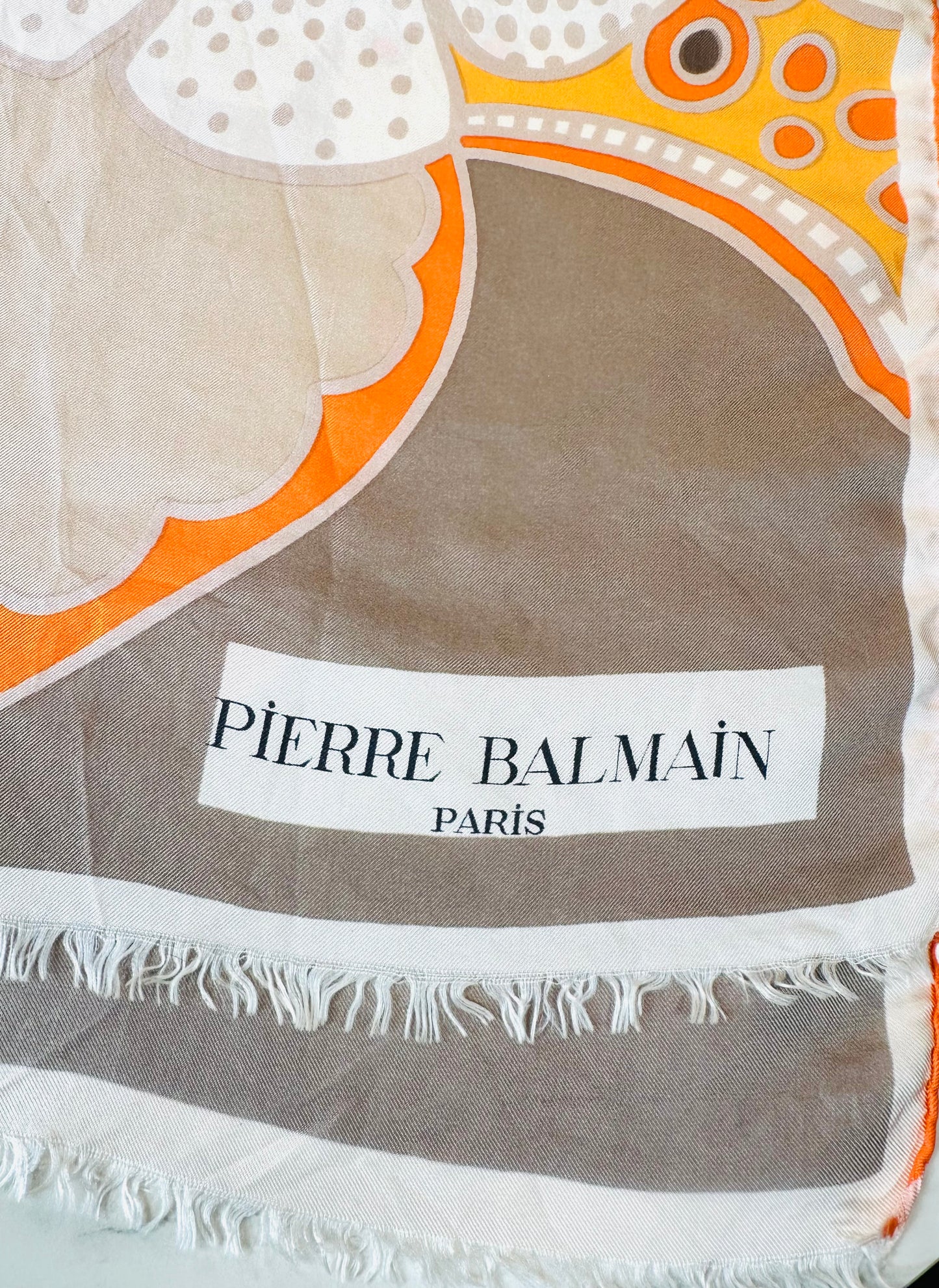 Foulard Pierre Balmain Paris en soie satinée vintage authentique