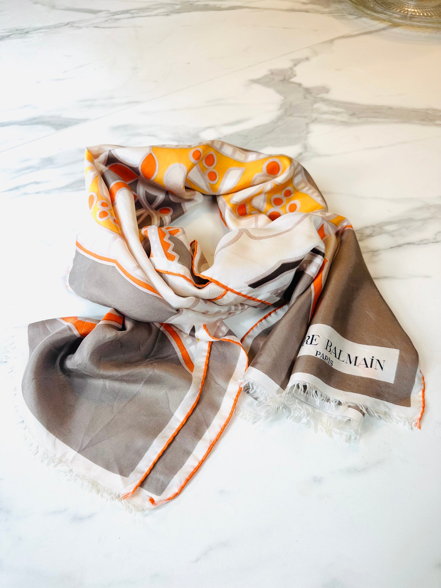 Foulard Pierre Balmain Paris en soie satinée vintage authentique
