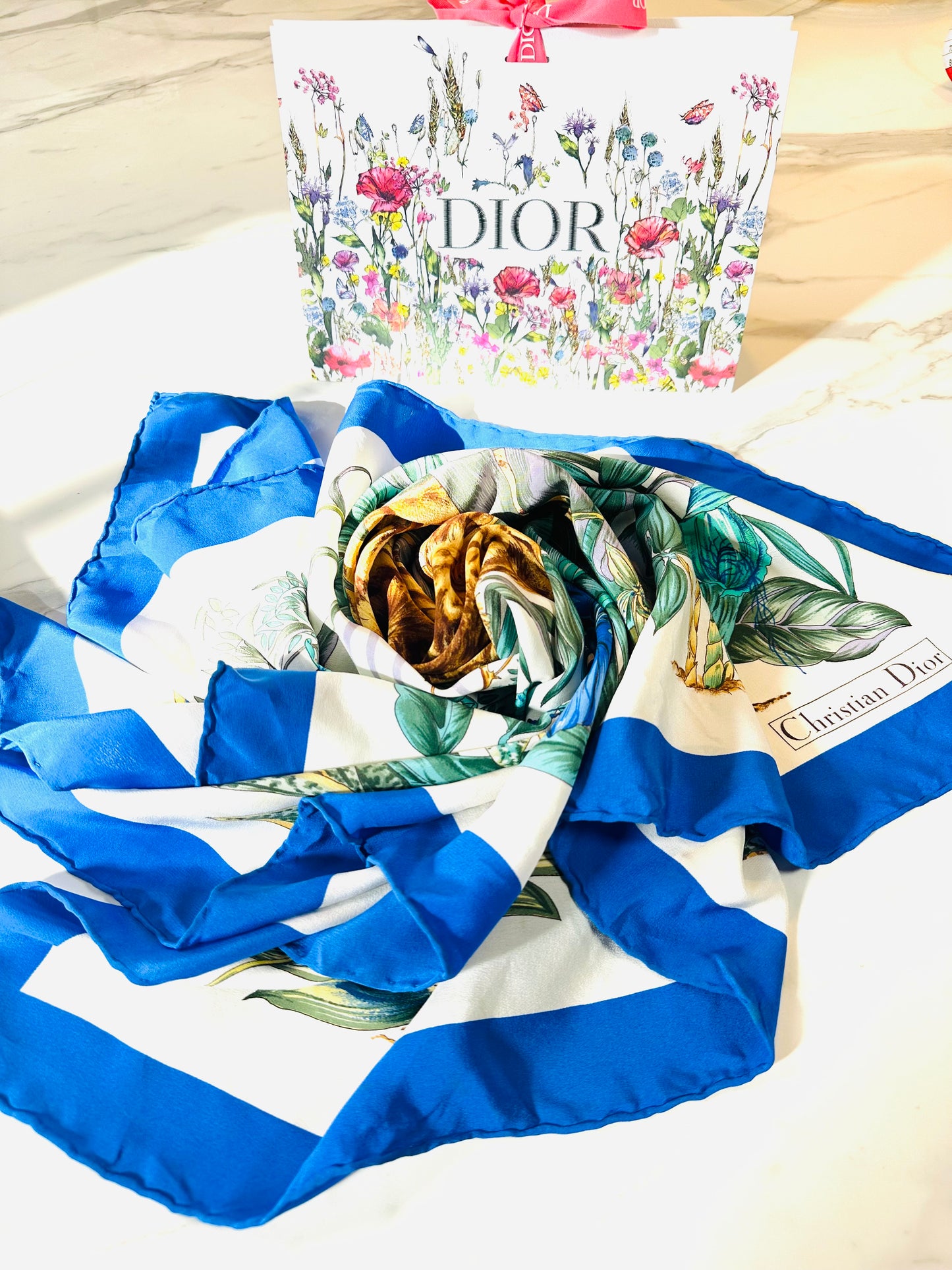 Carré Christian Dior en soie satinée vintage authentique