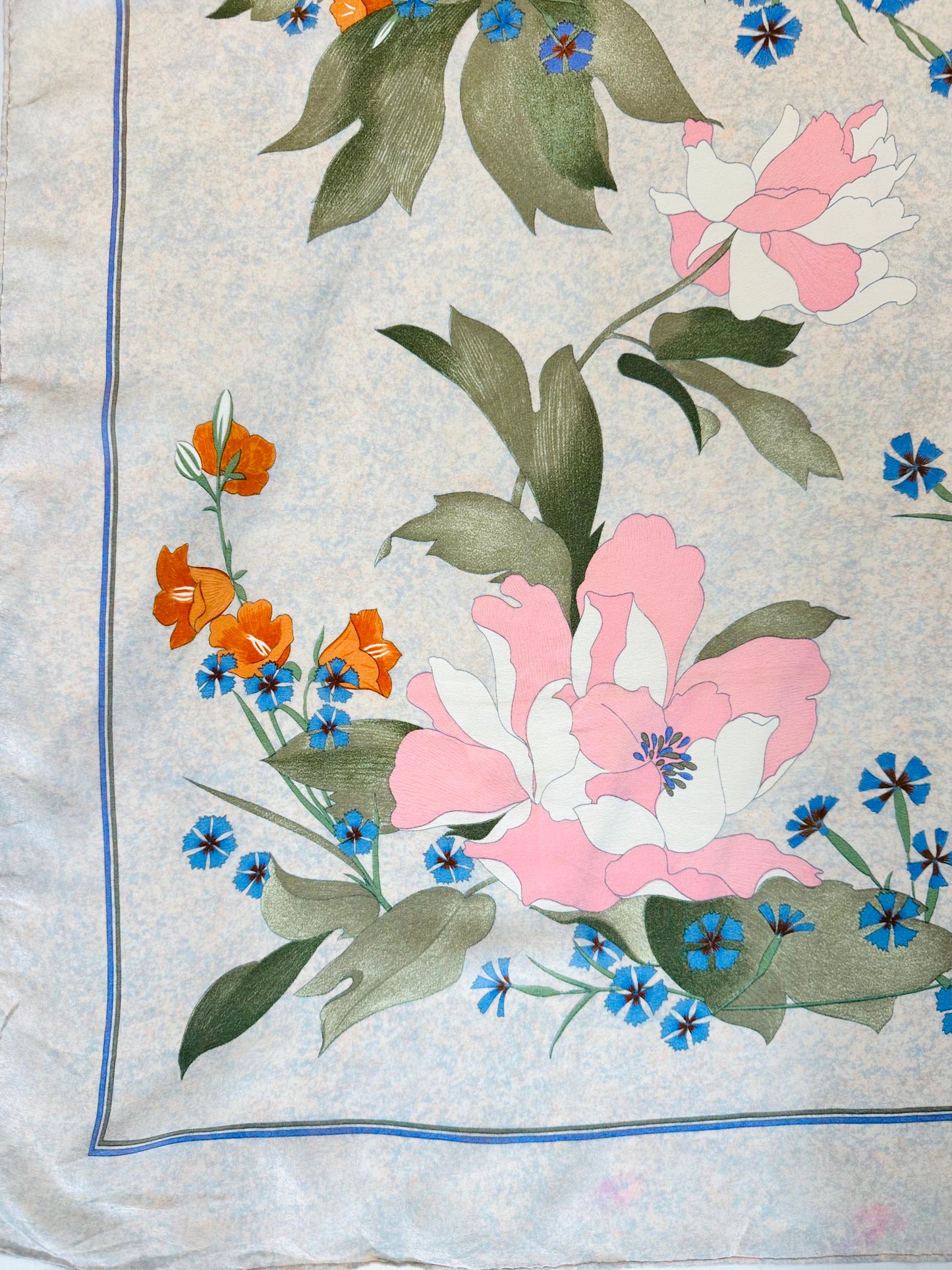 Carré Christian Dior en soie de crêpe motif floral vintage authentique