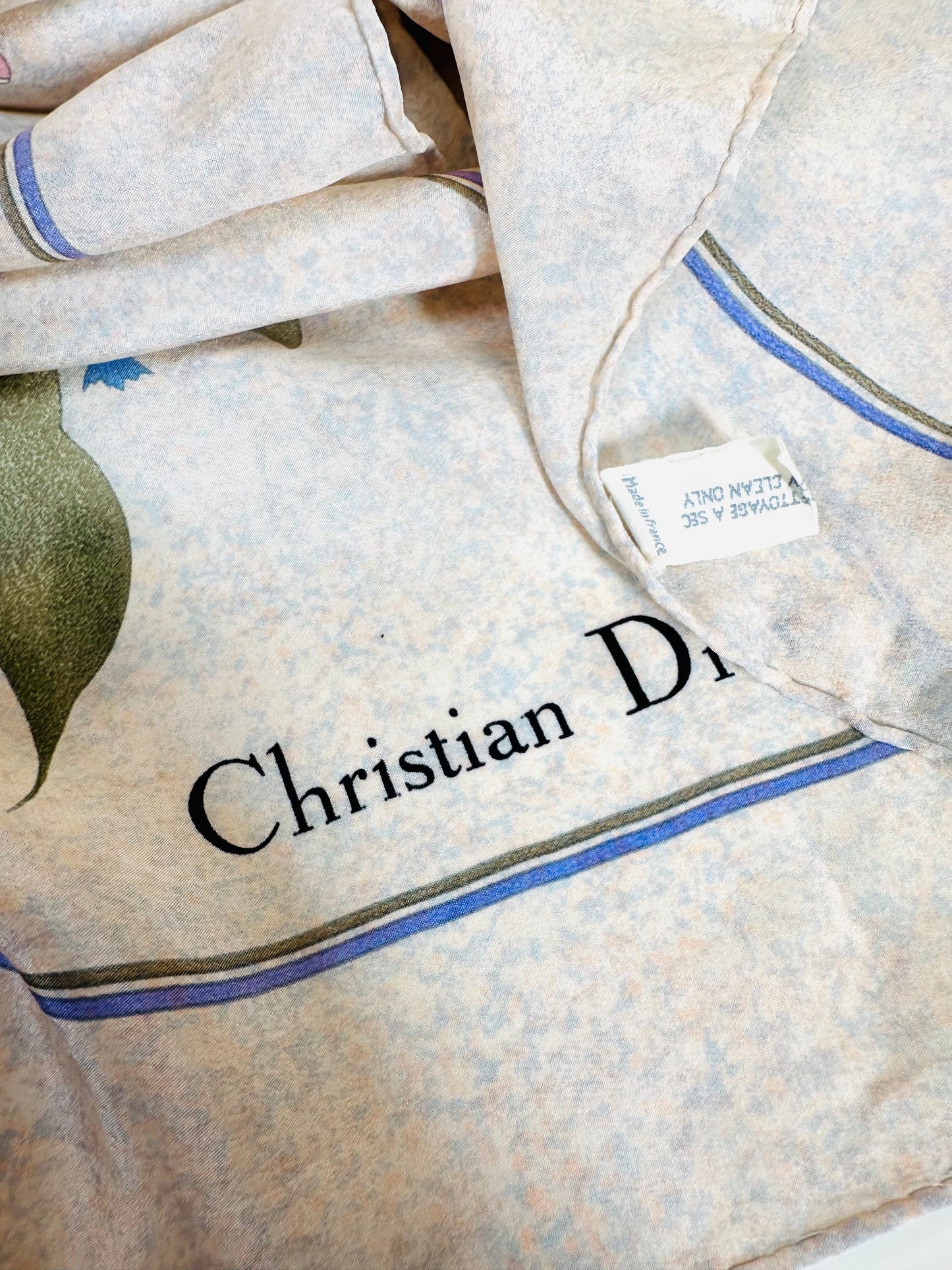 Carré Christian Dior en soie de crêpe motif floral vintage authentique