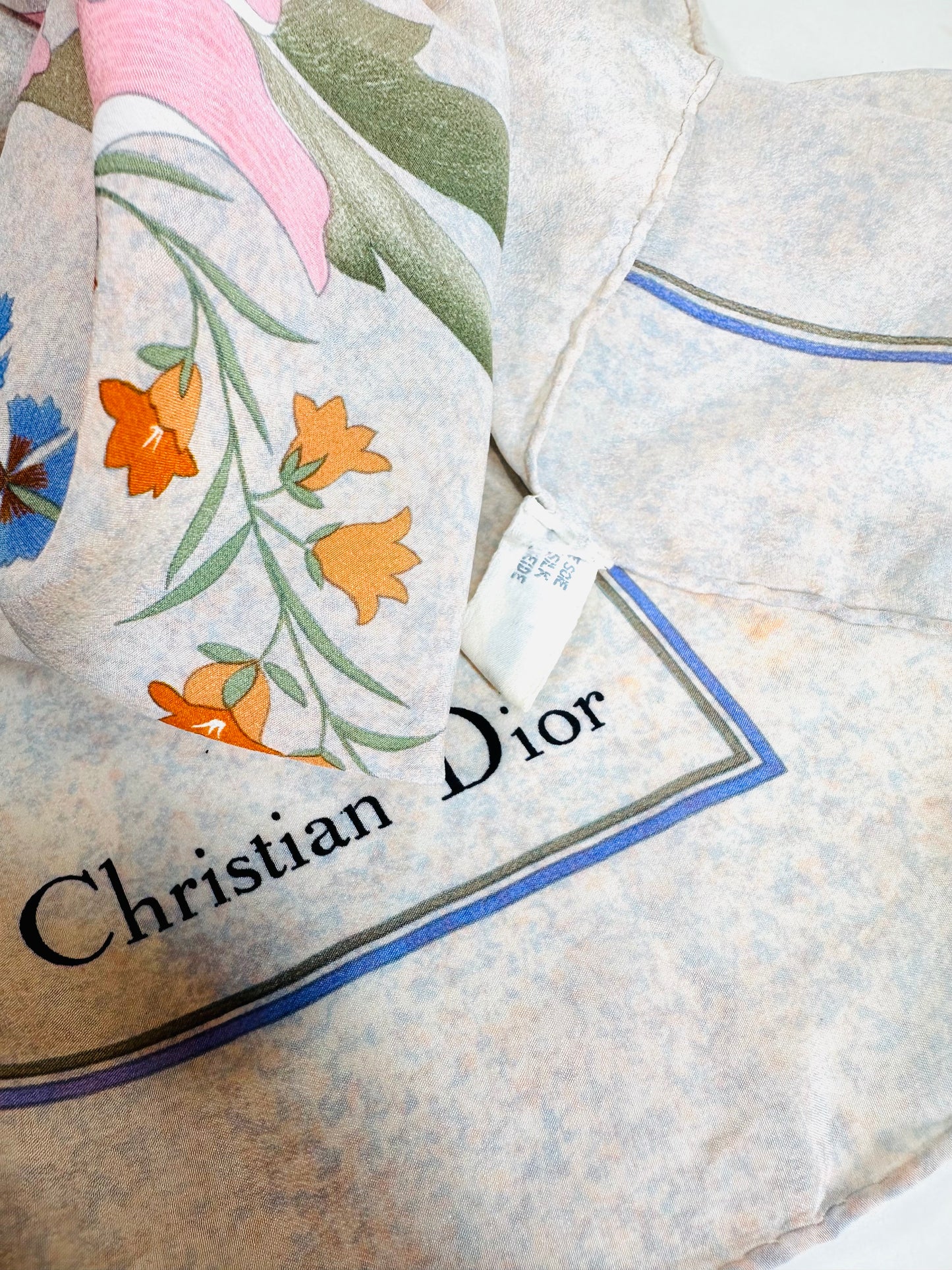 Carré Christian Dior en soie de crêpe motif floral vintage authentique