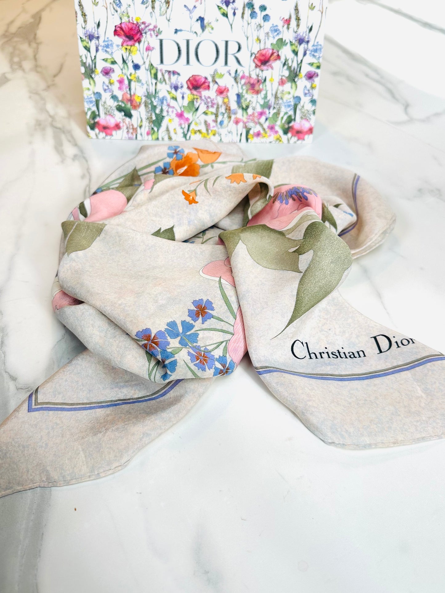 Carré Christian Dior en soie de crêpe motif floral vintage authentique