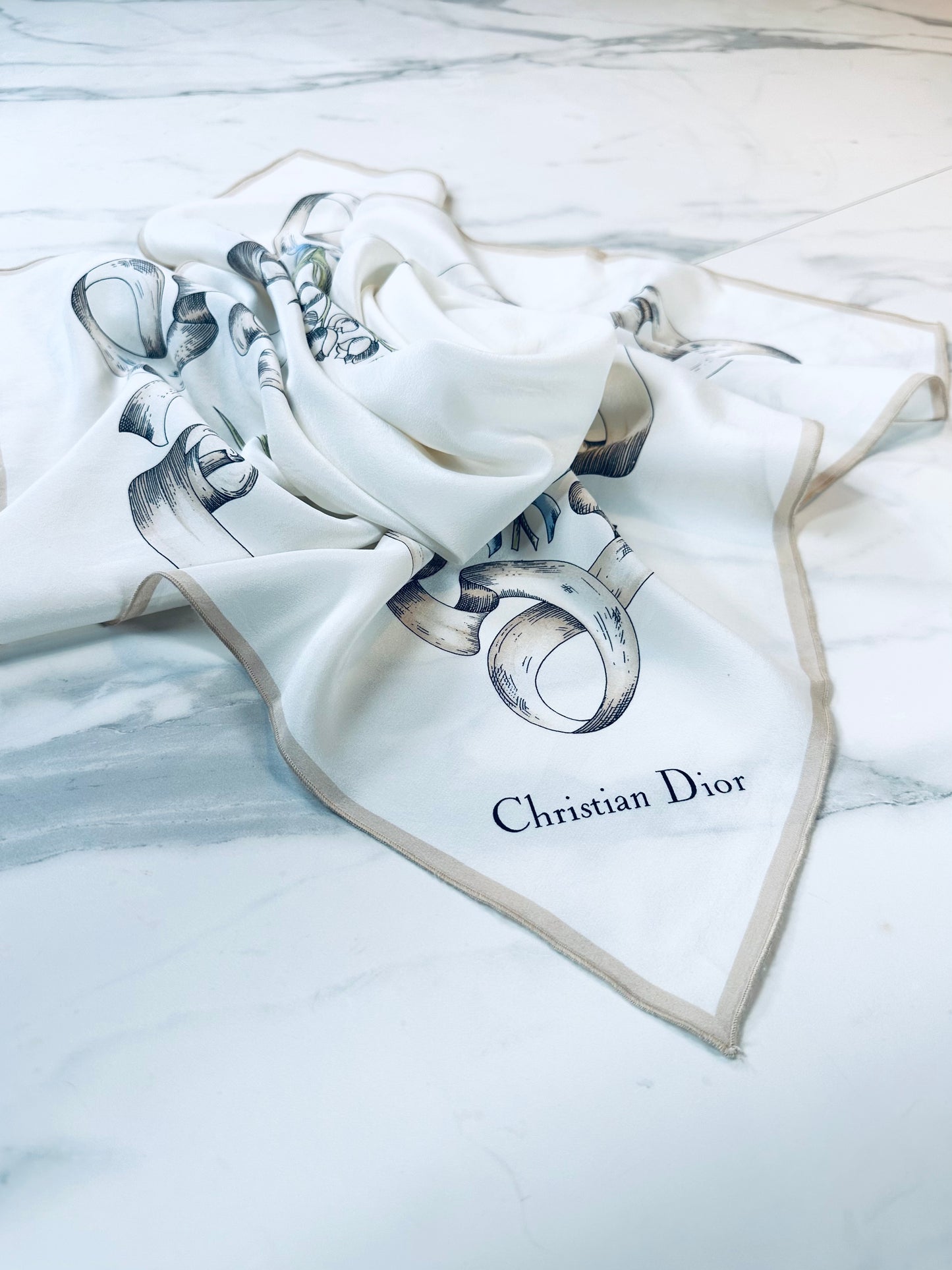 Carré Christian Dior en soie de crêpe ecru transparent vintage authentique