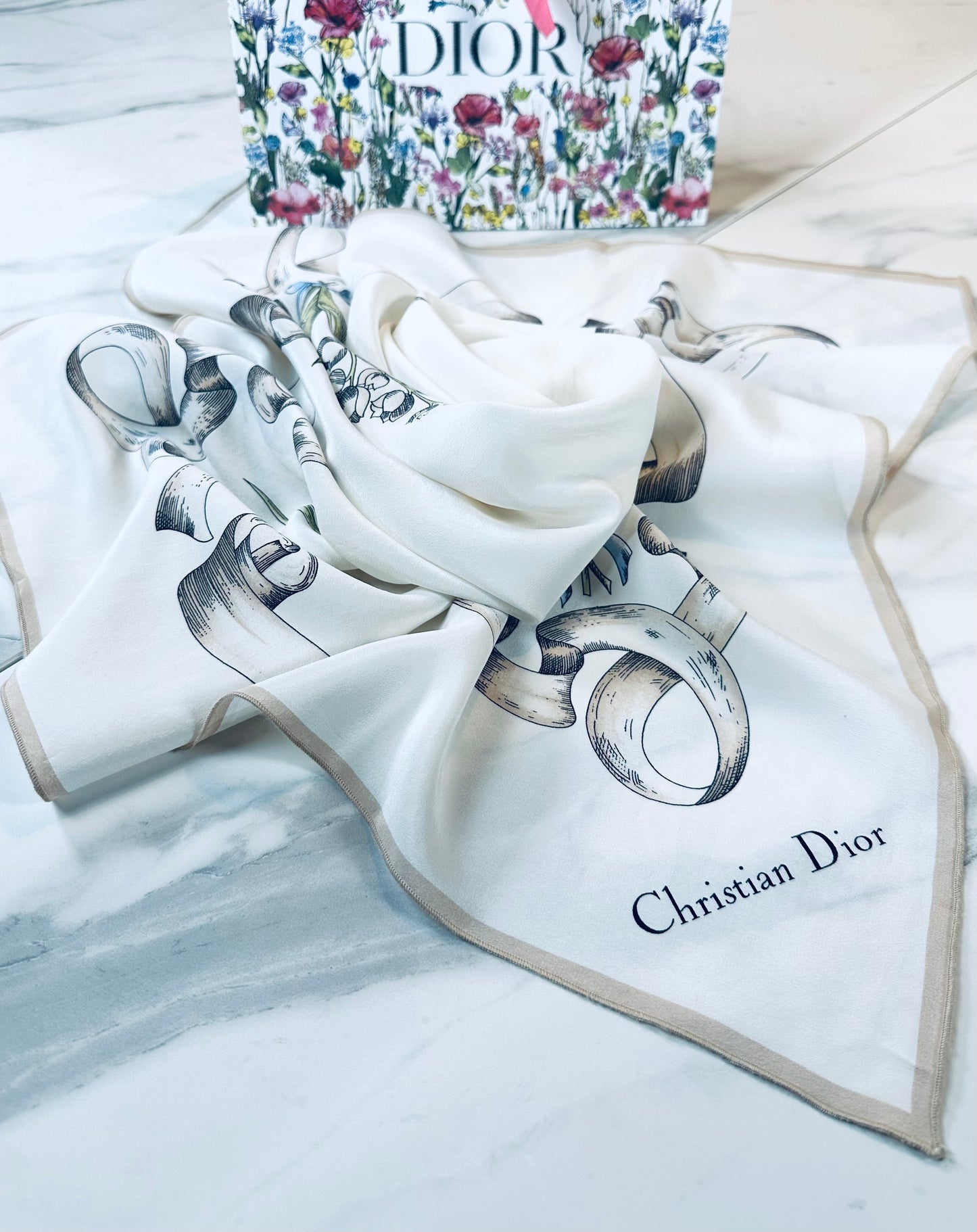 Carré Christian Dior en soie de crêpe ecru transparent vintage authentique