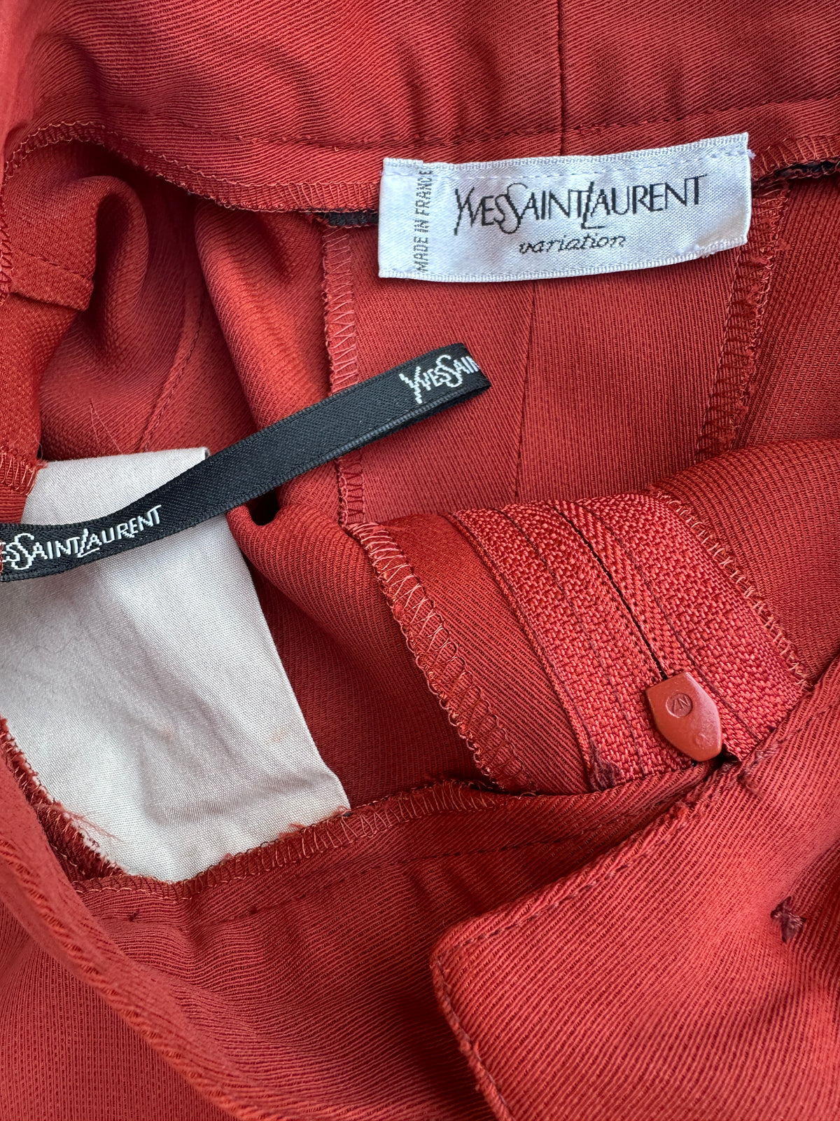 Tailleur pantalon Yves Saint Laurent en viscose terracotta vintage authentique