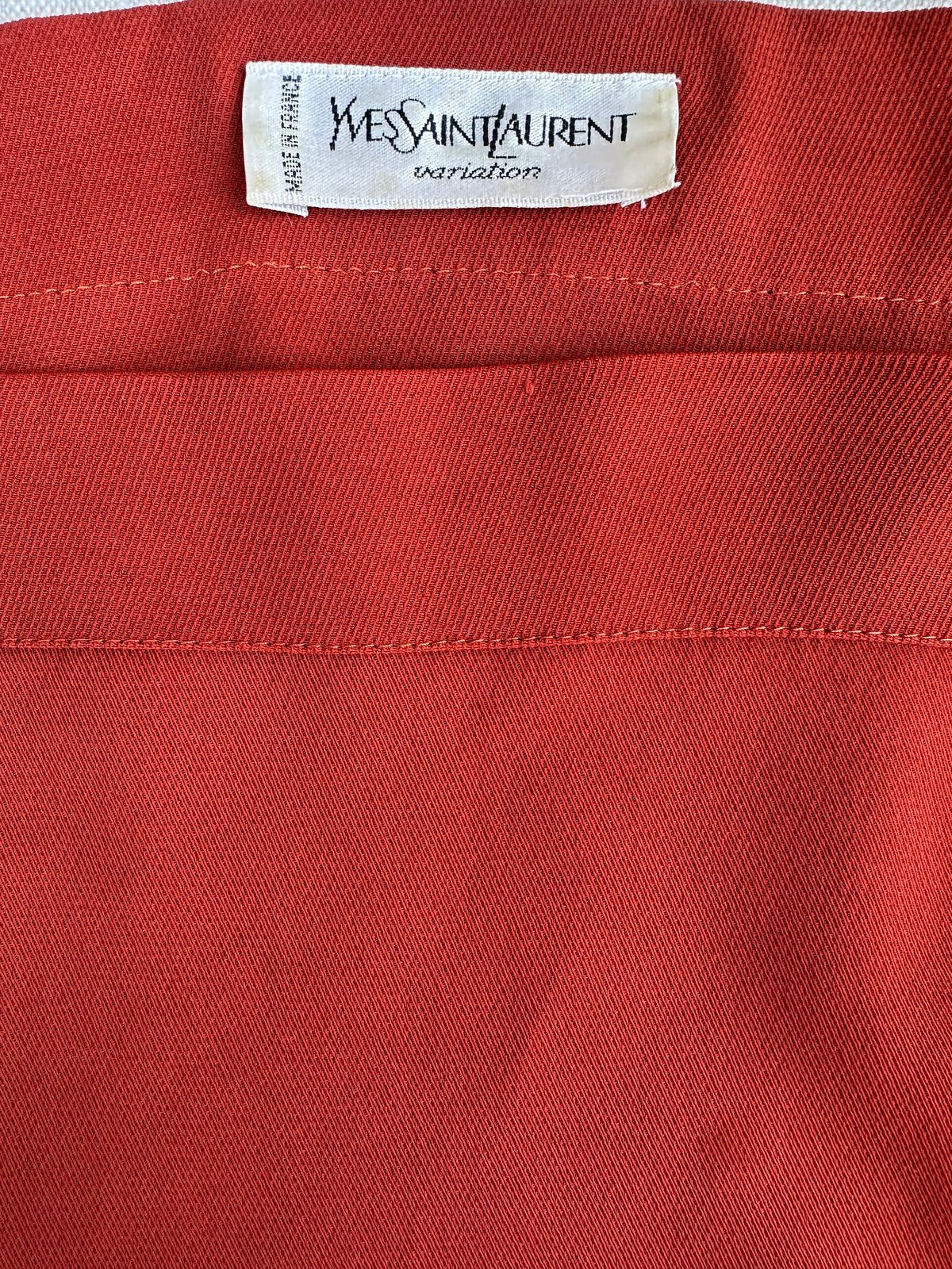 Tailleur pantalon Yves Saint Laurent en viscose terracotta vintage authentique