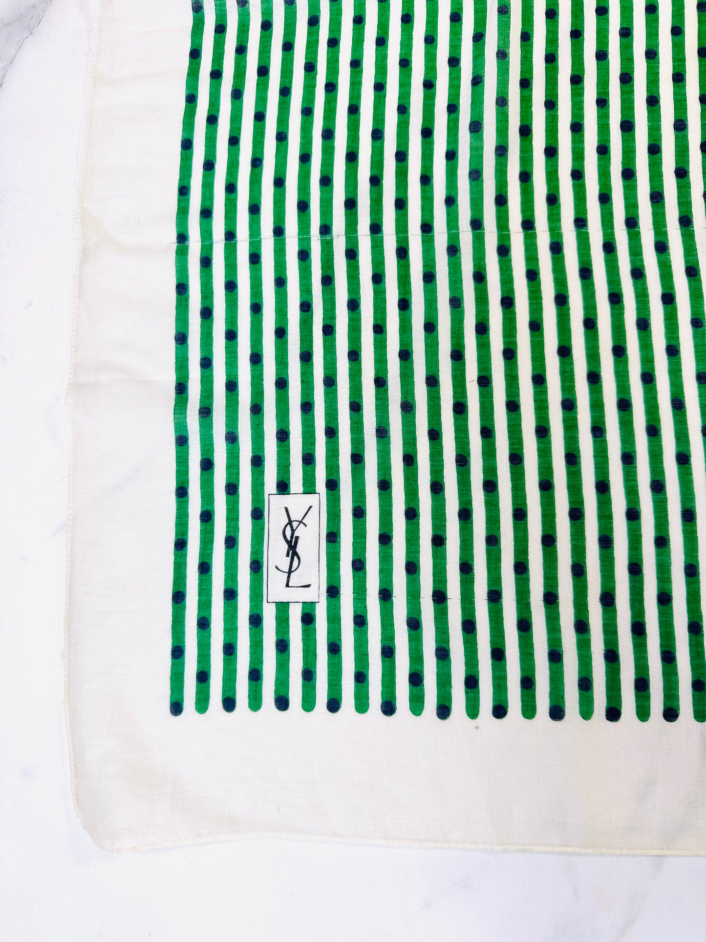 Carré Yves Saint Laurent en coton léger motif graphique vintage authentique
