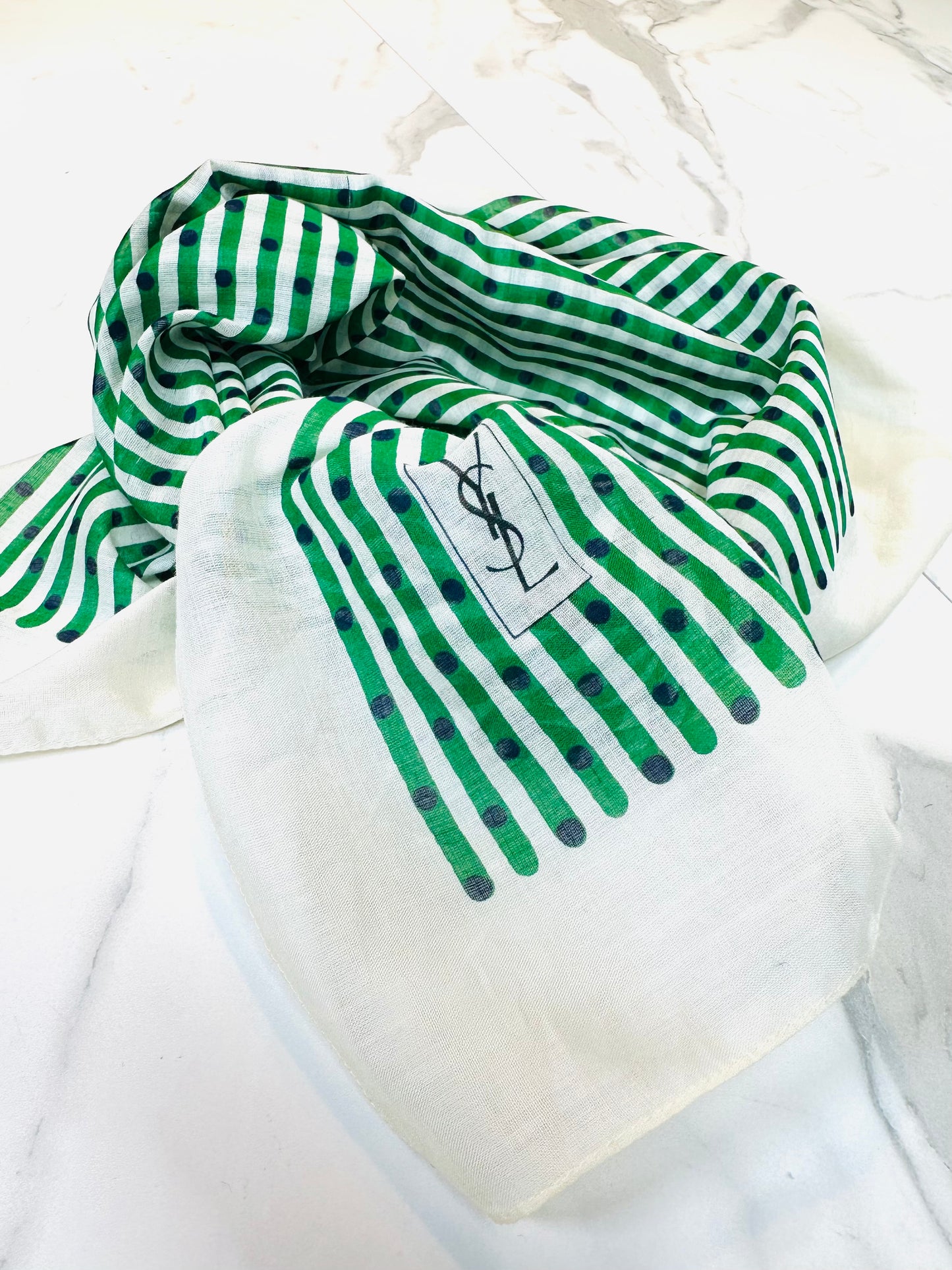 Carré Yves Saint Laurent en coton léger motif graphique vintage authentique