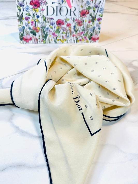 Carré Christian Dior en soie de crêpe micro-motifs CD vintage authentique