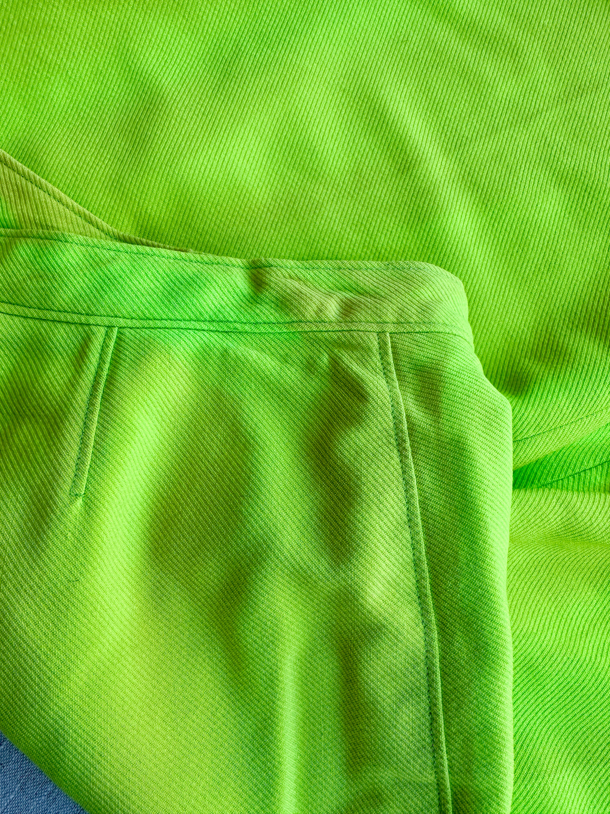 Pantalon iconique Courrèges en laine jaune citron vintage authentique
