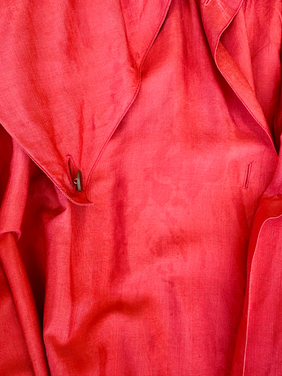 Trench Christian Dior en soie rouge vintage authentique circa 70s