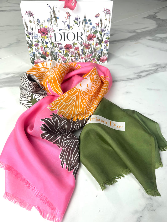 Foulard en soie Christian Dior rose et vert motif floral chrysanthèmes vintage authentique