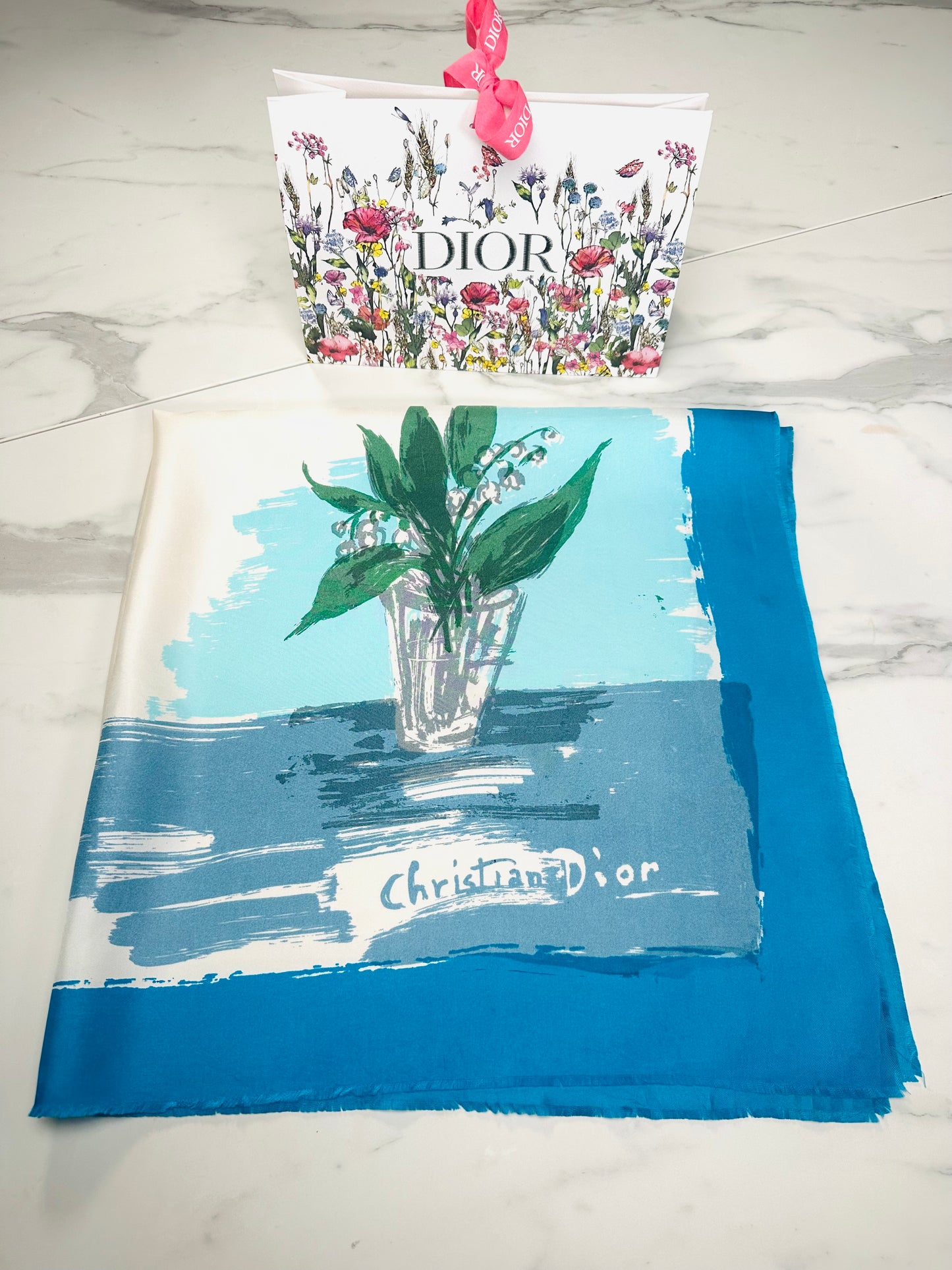 Carré soie Christian Dior ivoire bleu motif peinture artistique vase floral vintage authentique