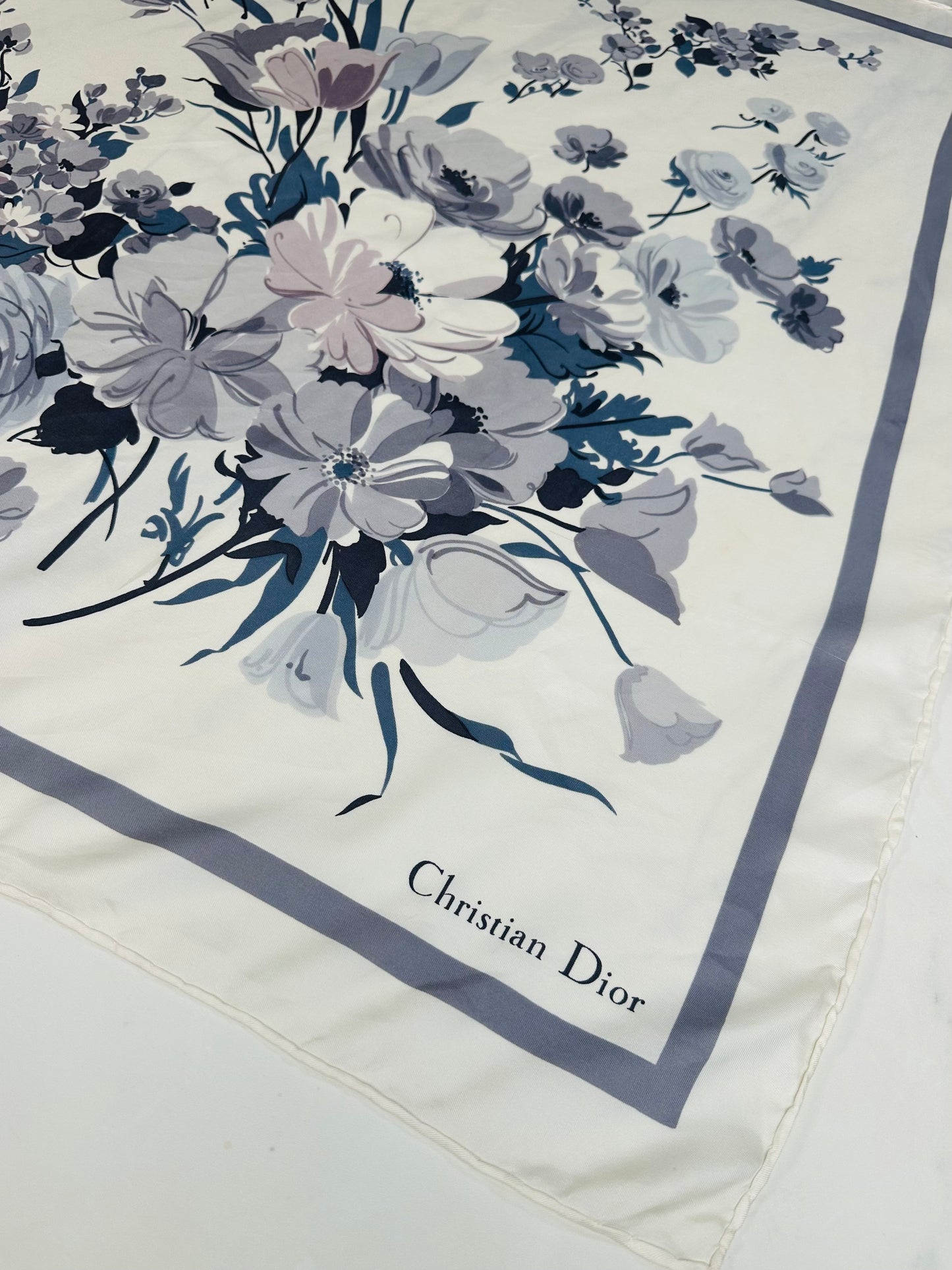 Carré en soie Christian Dior ivoire violette motif fleurs sauvages vintage authentique