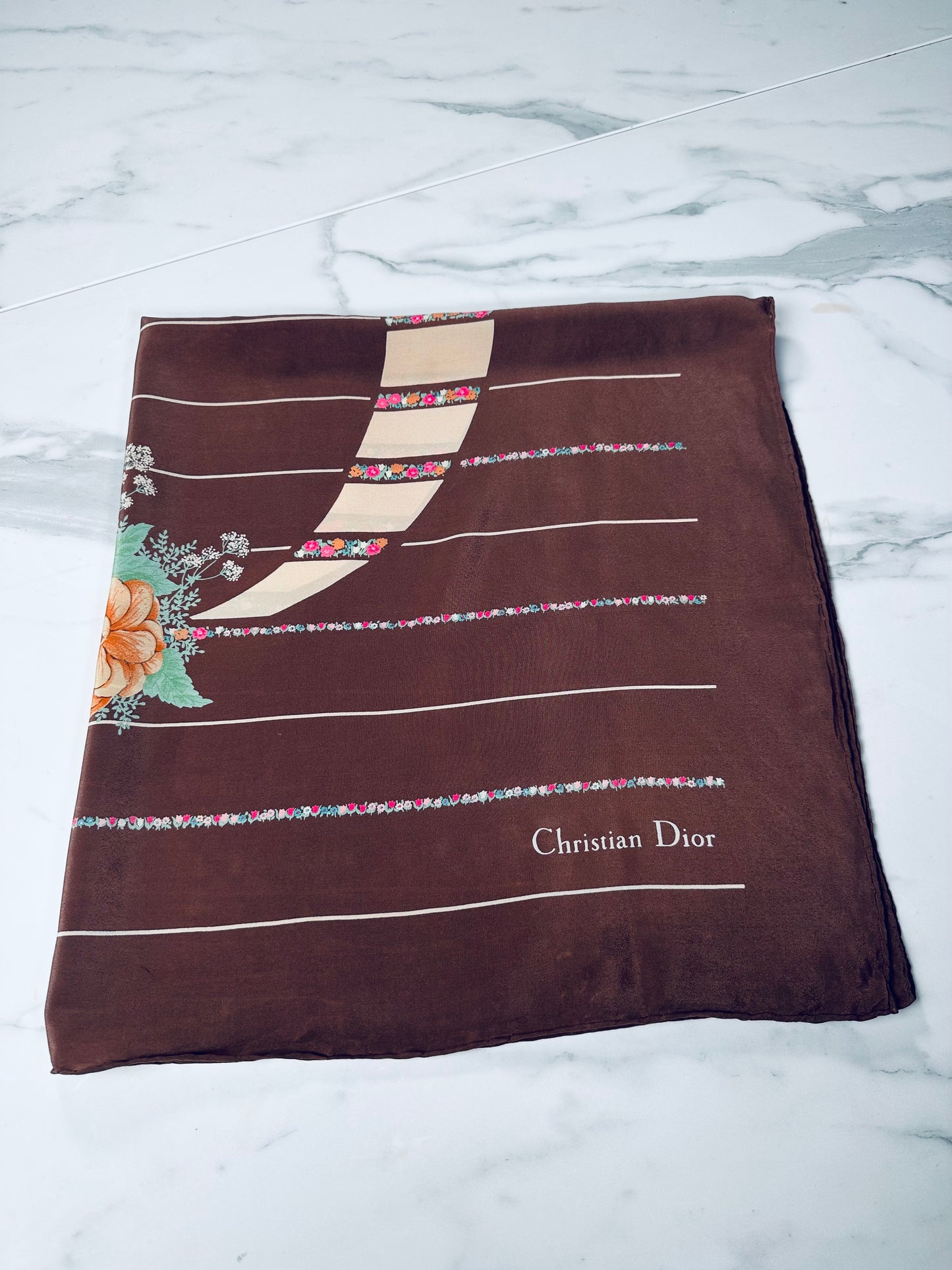 Carré en crêpe de soie moka Christian Dior motif monogramme D floral vintage authentique