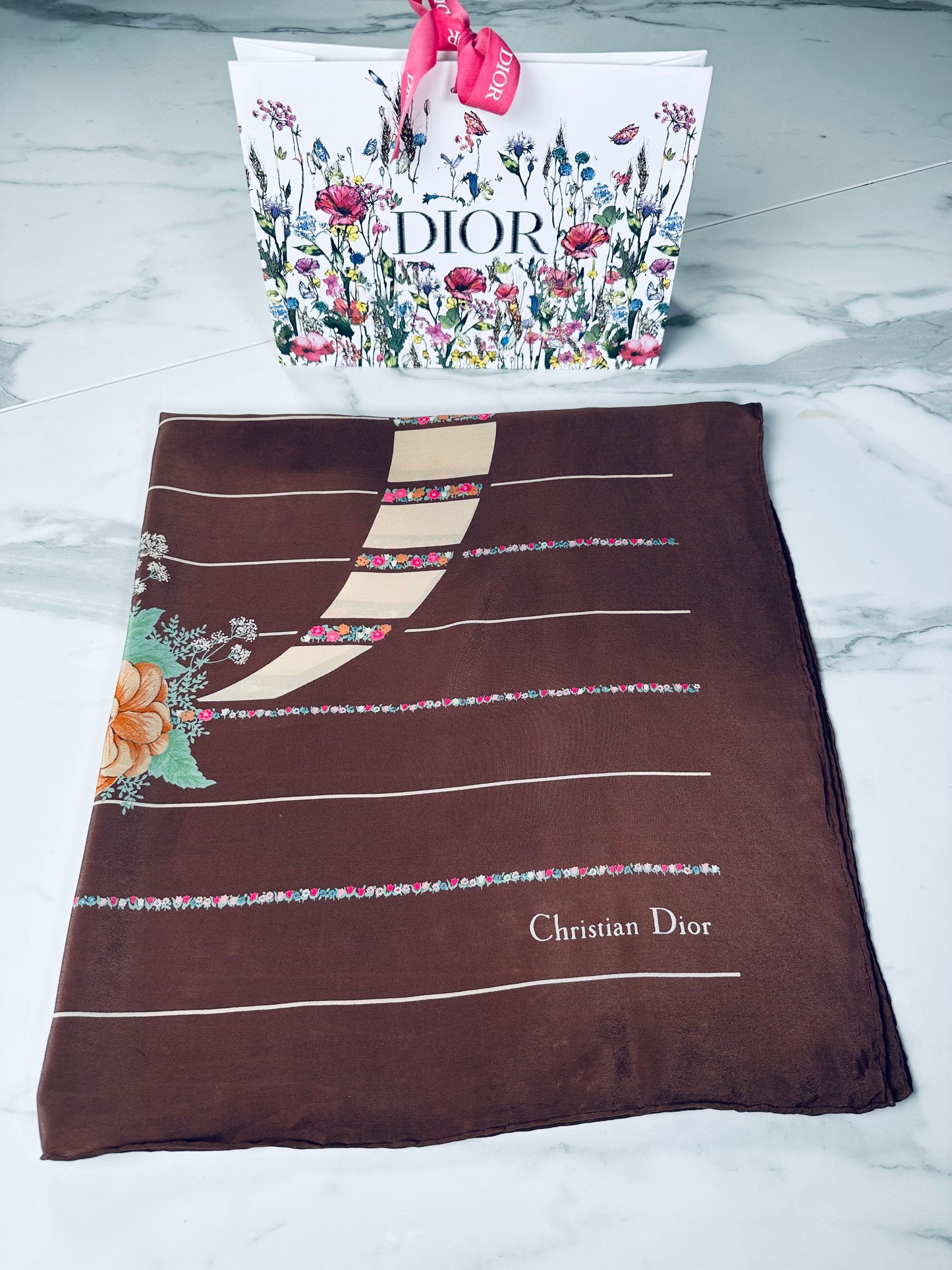 Carré en crêpe de soie moka Christian Dior motif monogramme D floral vintage authentique