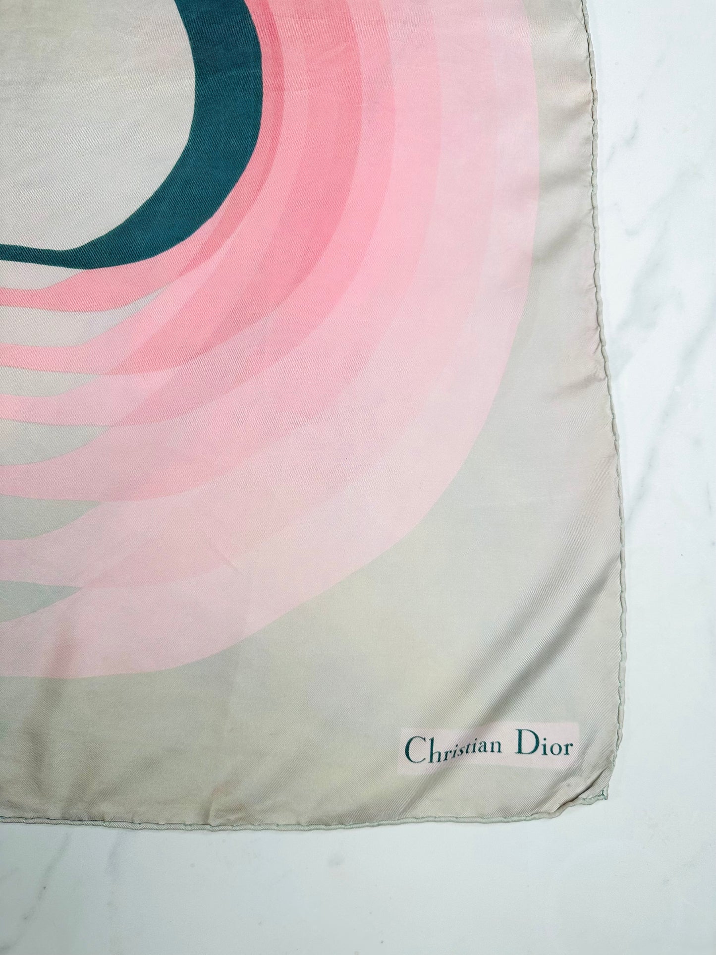 Carré en soie Christian Dior ivoire rose vert motif monogramme D graphique vintage authentique