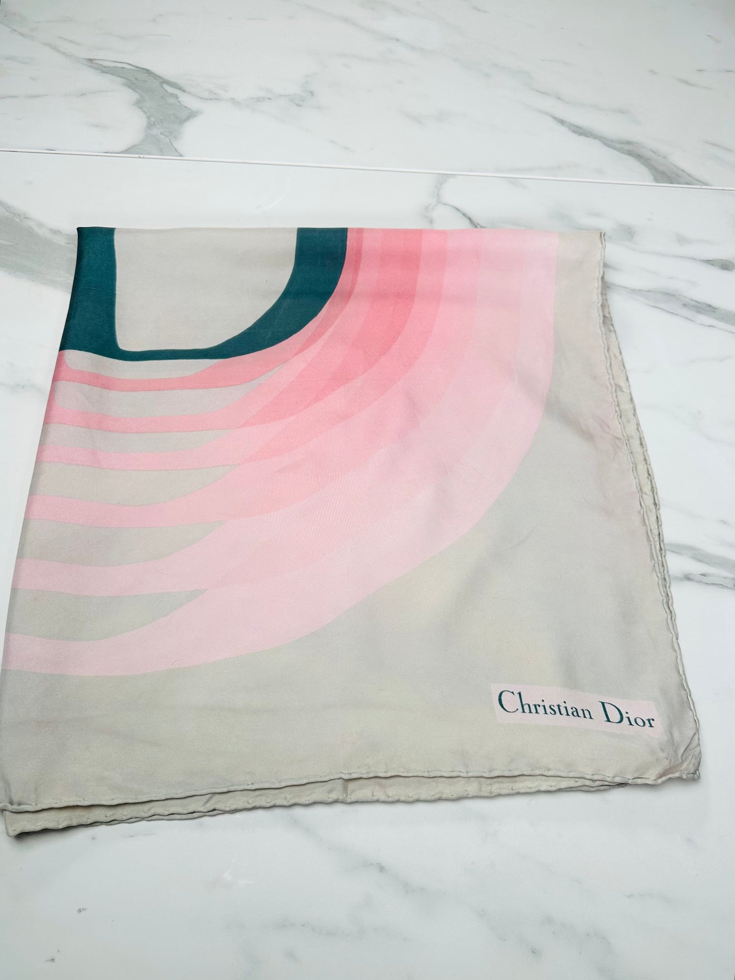 Carré en soie Christian Dior ivoire rose vert motif monogramme D graphique vintage authentique
