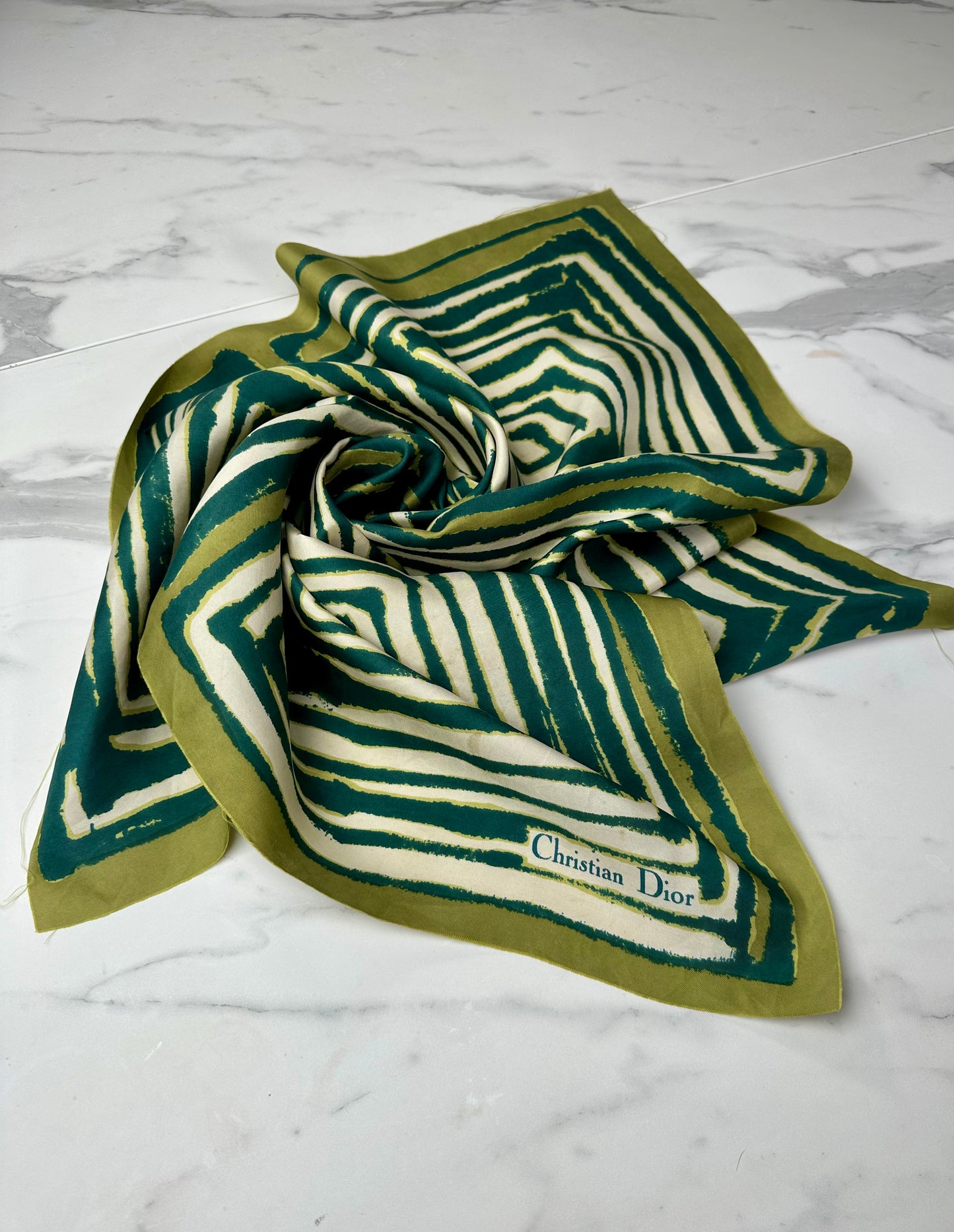 Carré en soie Christian Dior vert motif graphique spirale géométrique vintage authentique