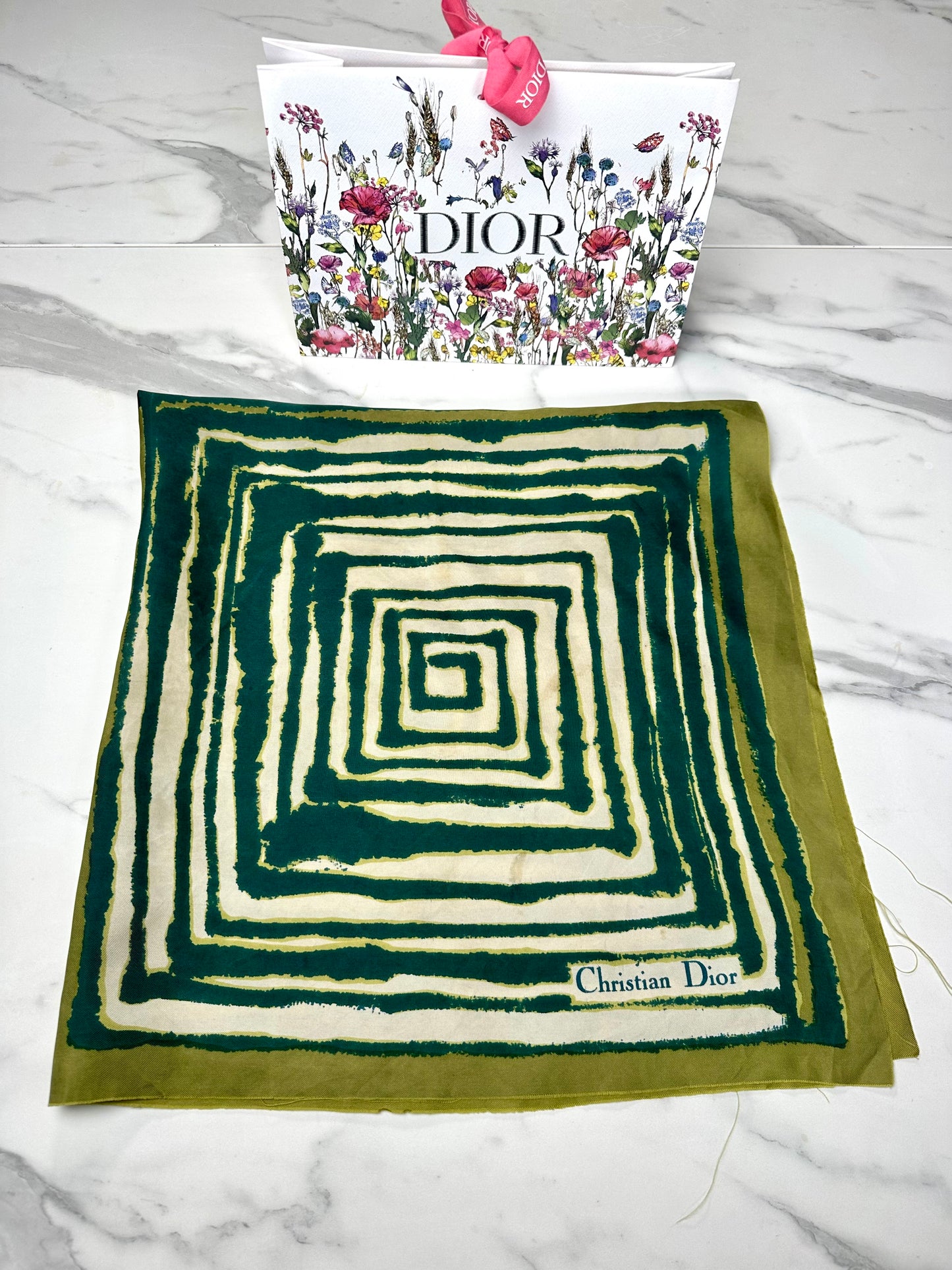 Carré en soie Christian Dior vert motif graphique spirale géométrique vintage authentique