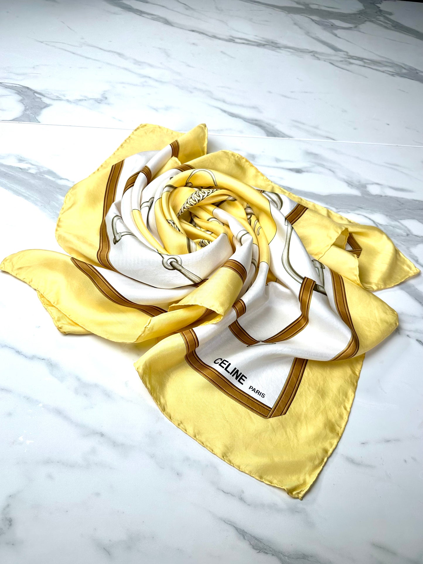 Carré en soie Céline jaune motif équestre mors vintage authentique