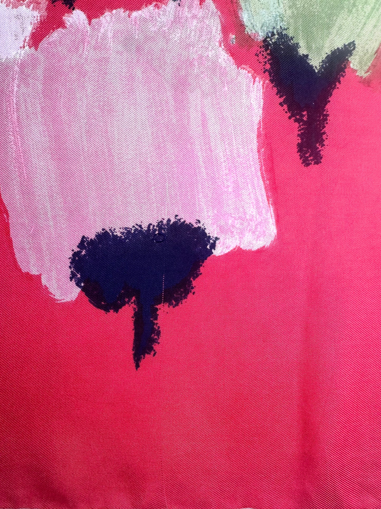 Carré en soie fuchsia Pierre Balmain Paris au motif floral stylisé vintage
