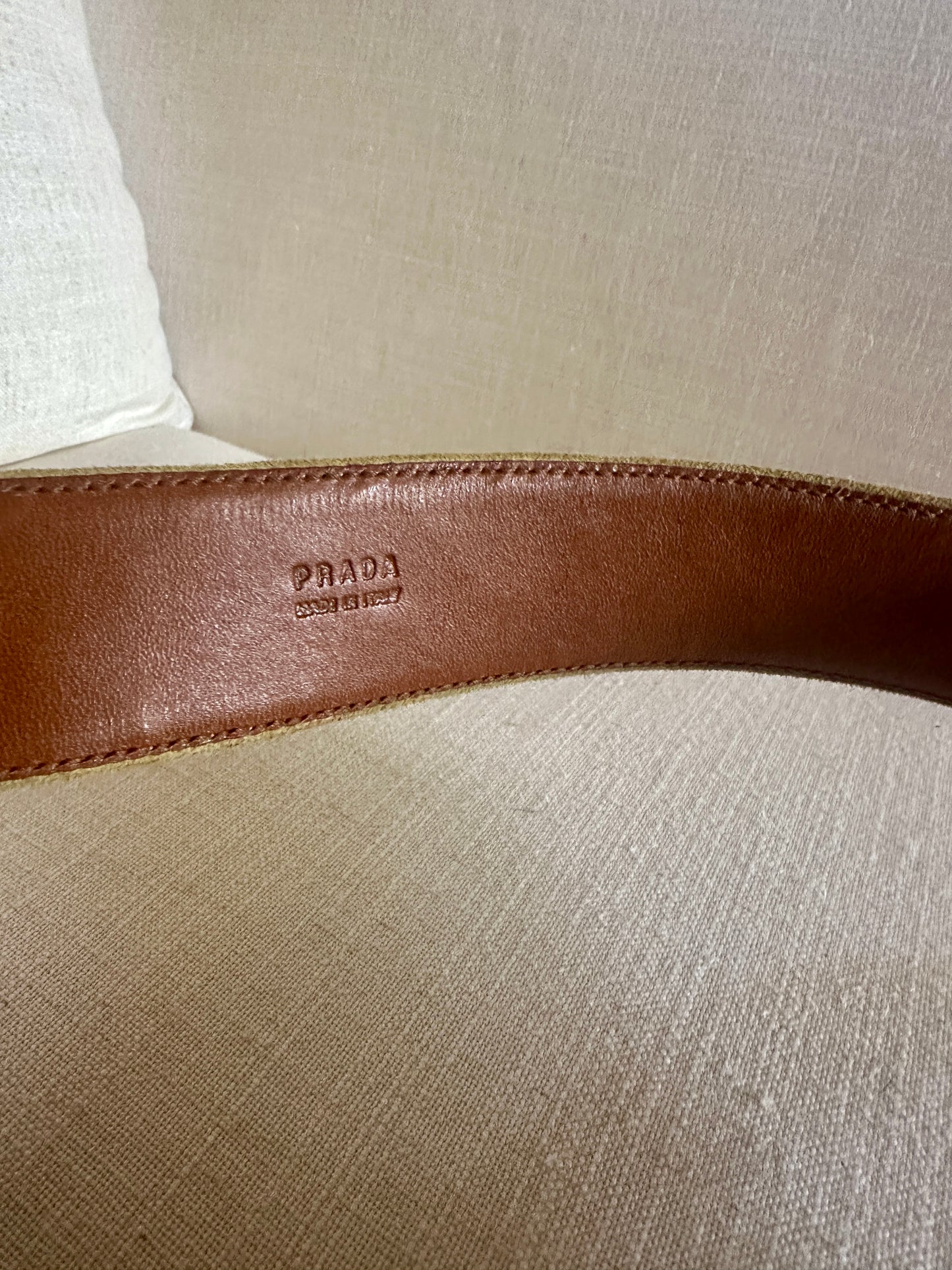 Ceinture Prada en daim vert pistache authentique
