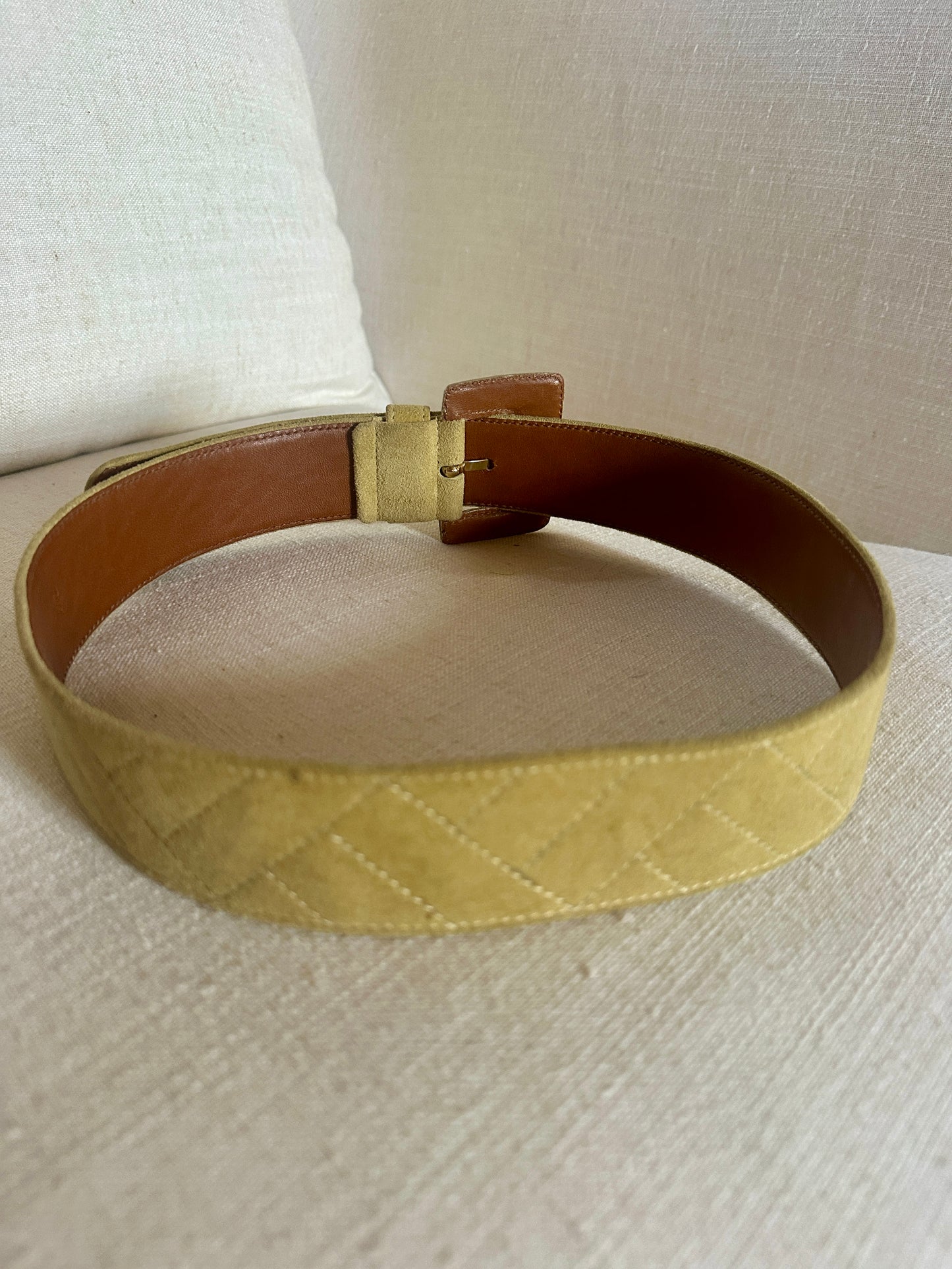 Ceinture Prada en daim vert pistache authentique