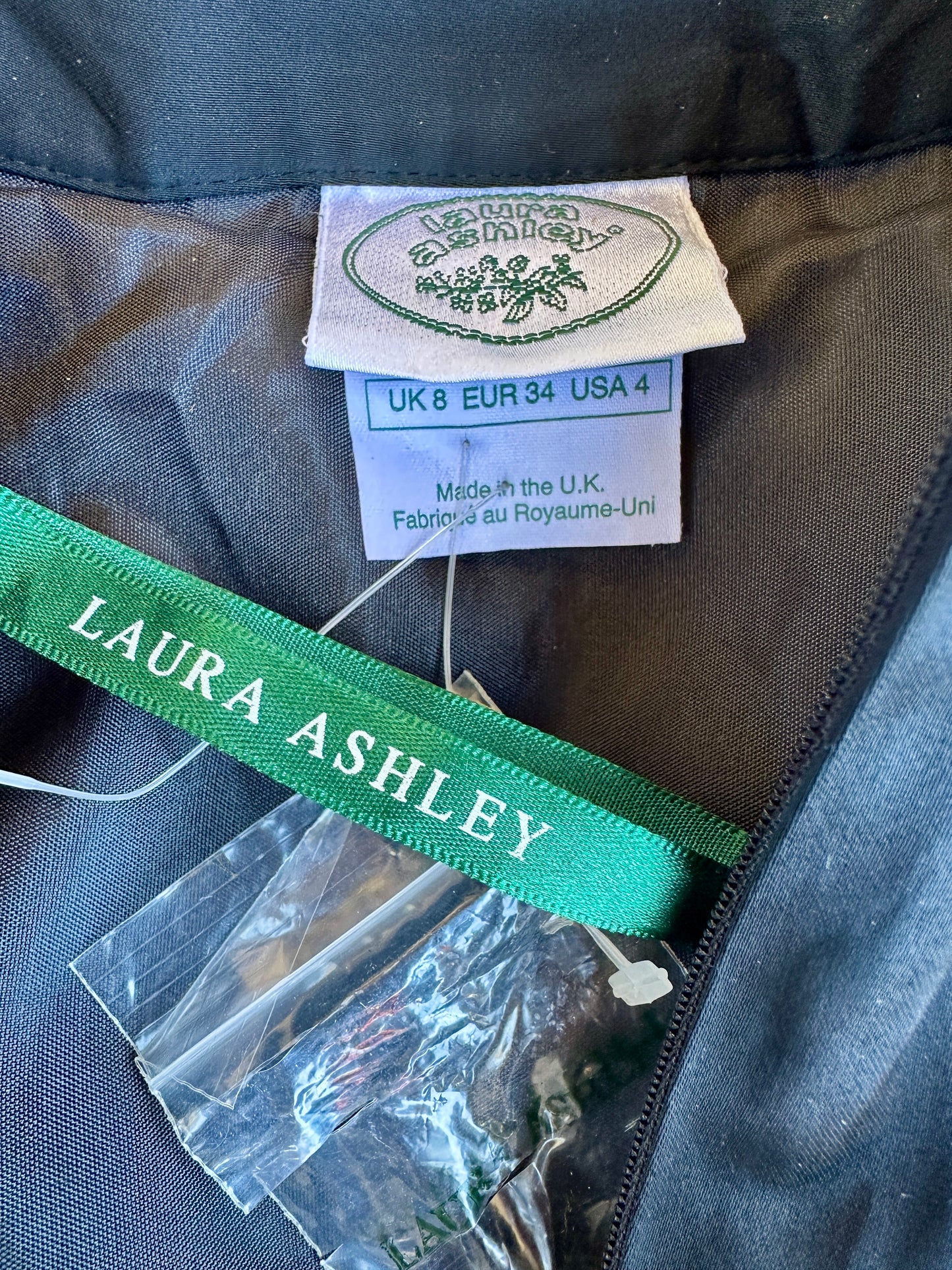 Jupe satinée noire longue taille haute Laura Ashley neuve