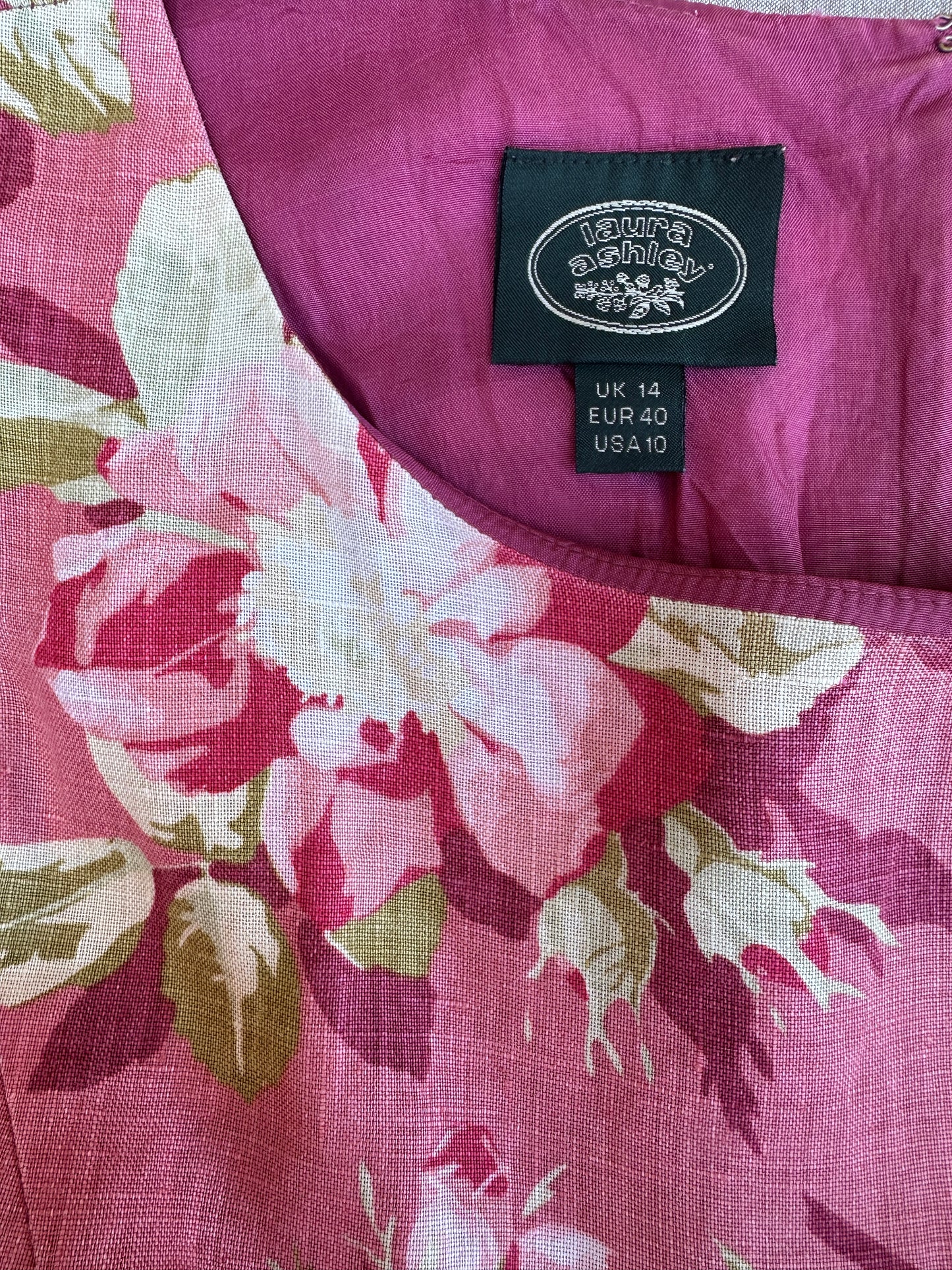 Robe d'été Laura Ashley vintage à imprimé floral romantique rose framboise