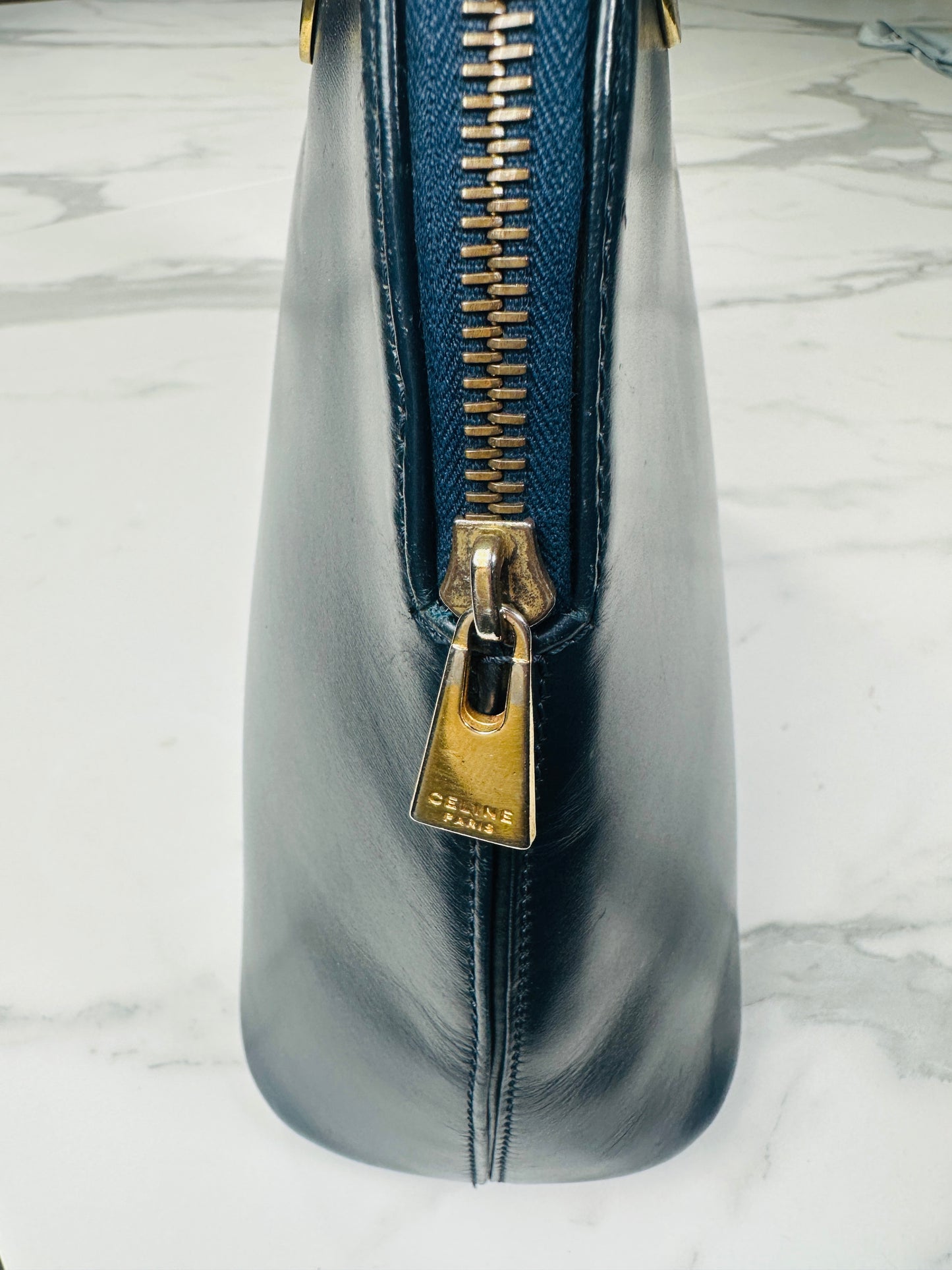 Sac authentique Celine Paris en cuir bleu profond