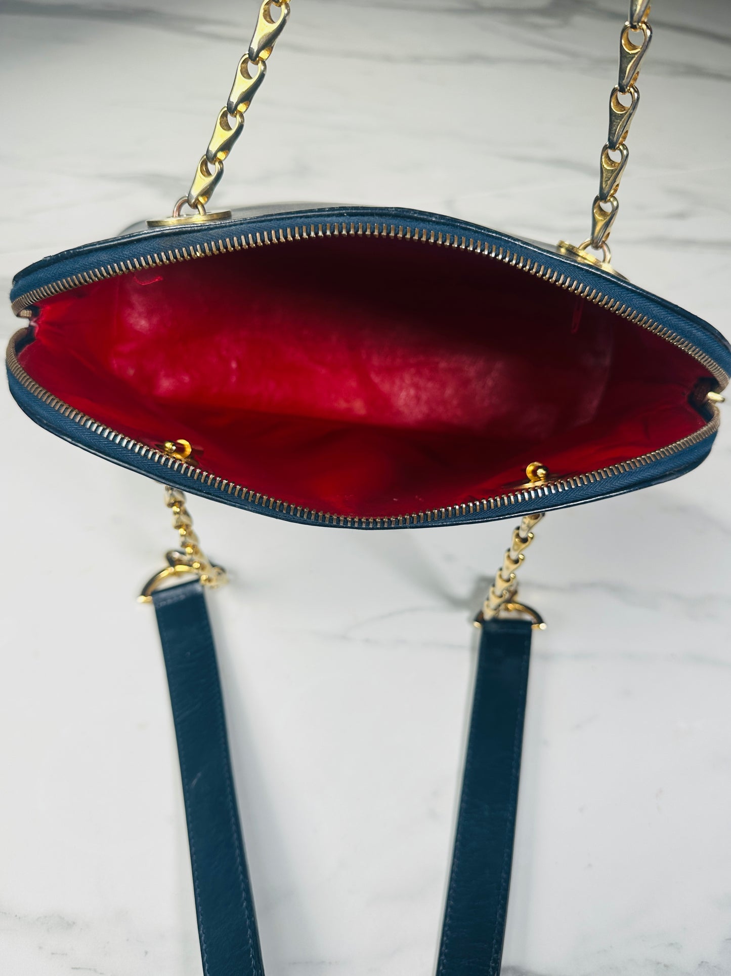 Sac authentique Celine Paris en cuir bleu profond