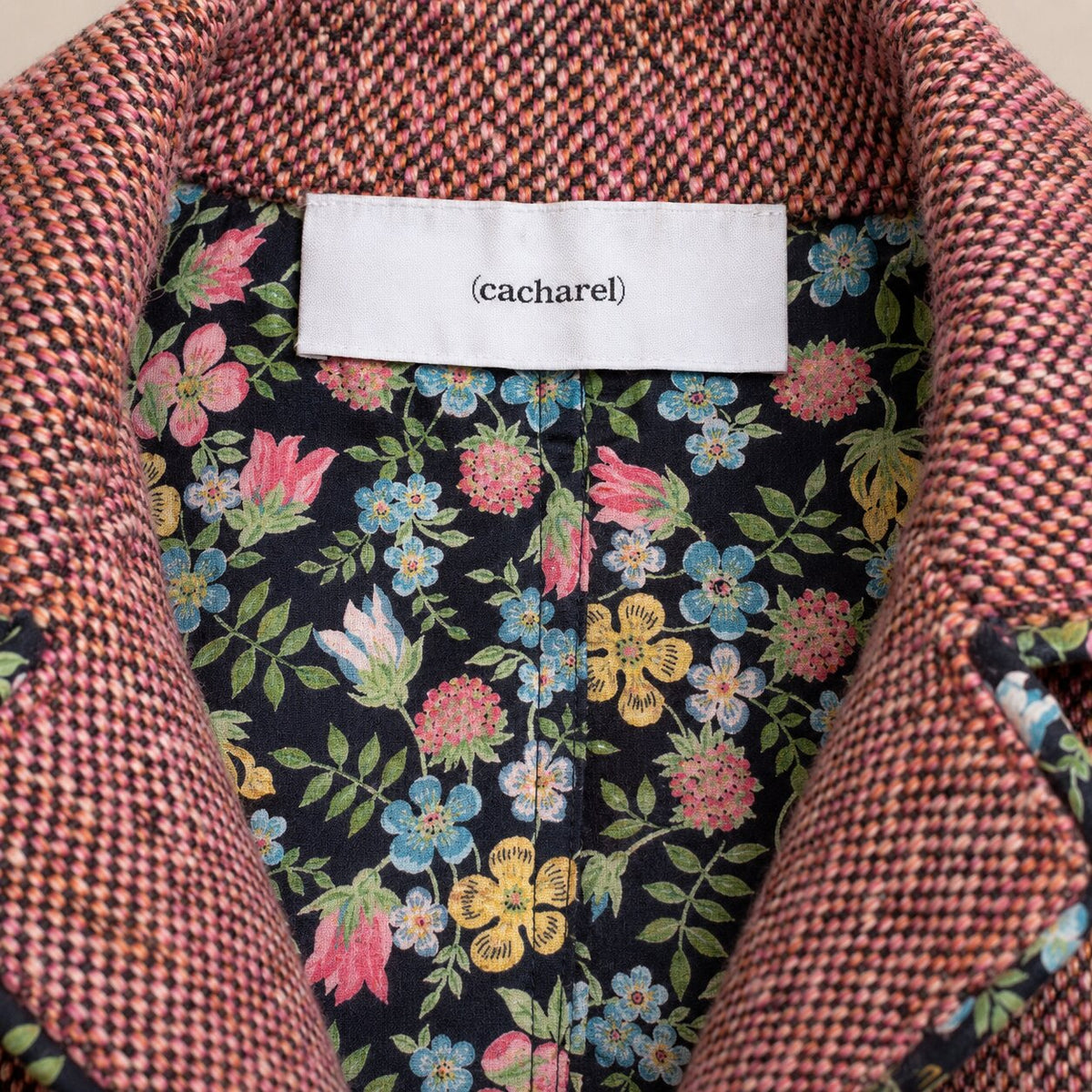 Authentique blazer Cacharel en tweed de laine vierge rose chiné vintage