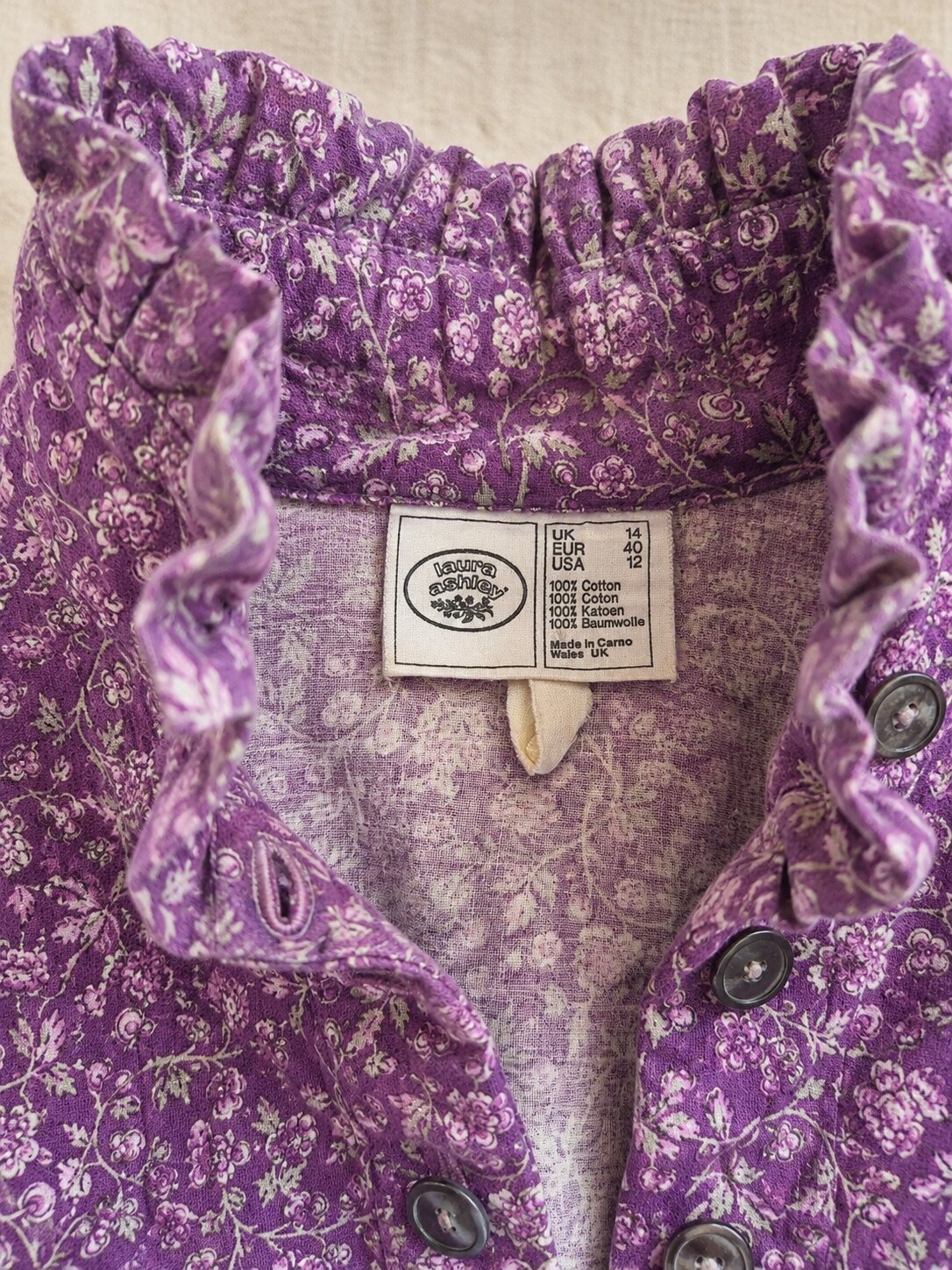 Authentique robe Laura Ashley en coton fleuri violet vintage