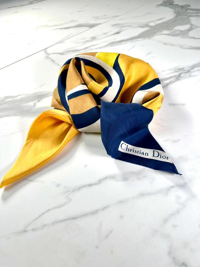 Grand carré en soie jaune et bleu Christian Dior vintage