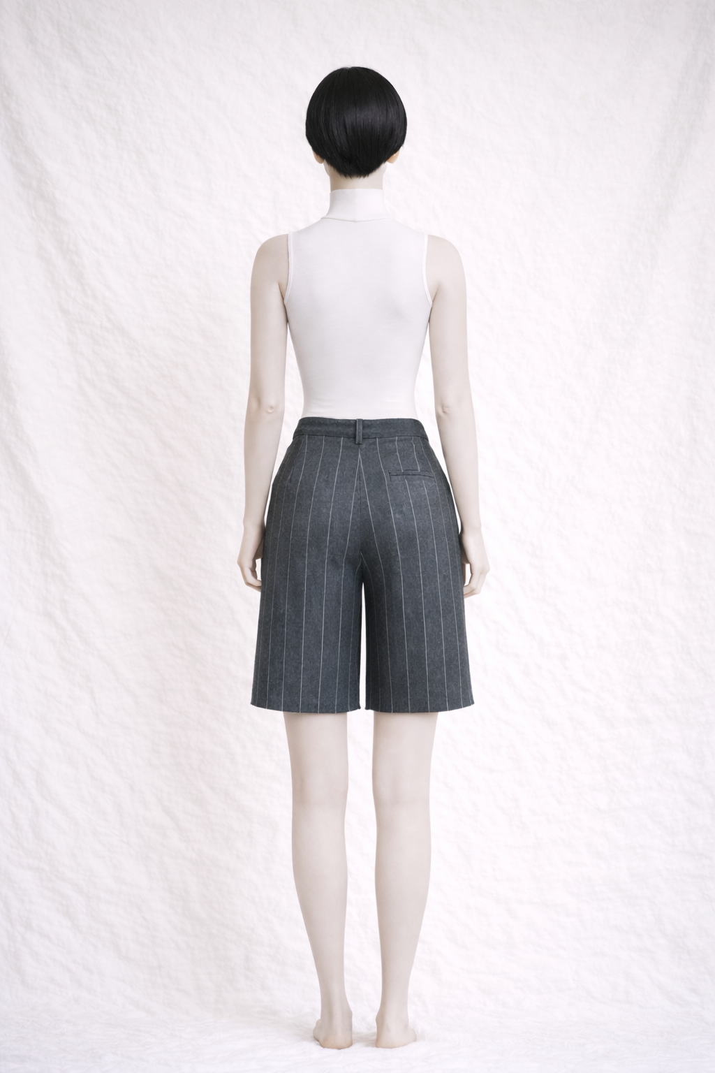 Gianfranco Ferré – Bermuda tailleur en laine à rayures fines vintage neuf