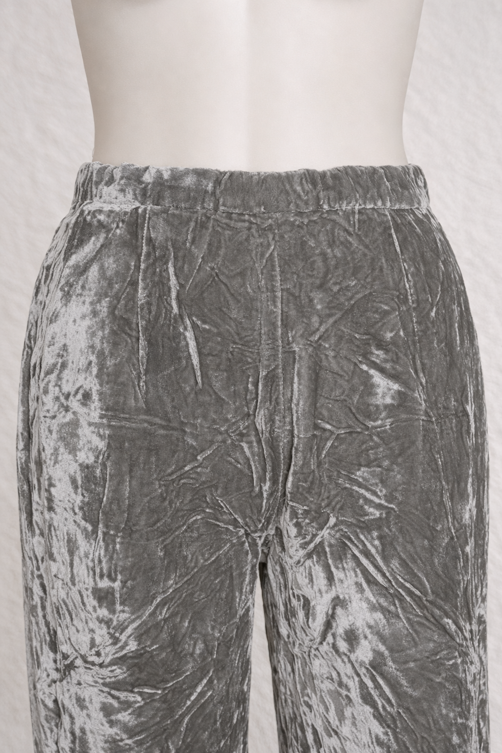 Pantalon taille haute Gianfranco Ferré en velours de soie argenté neuf