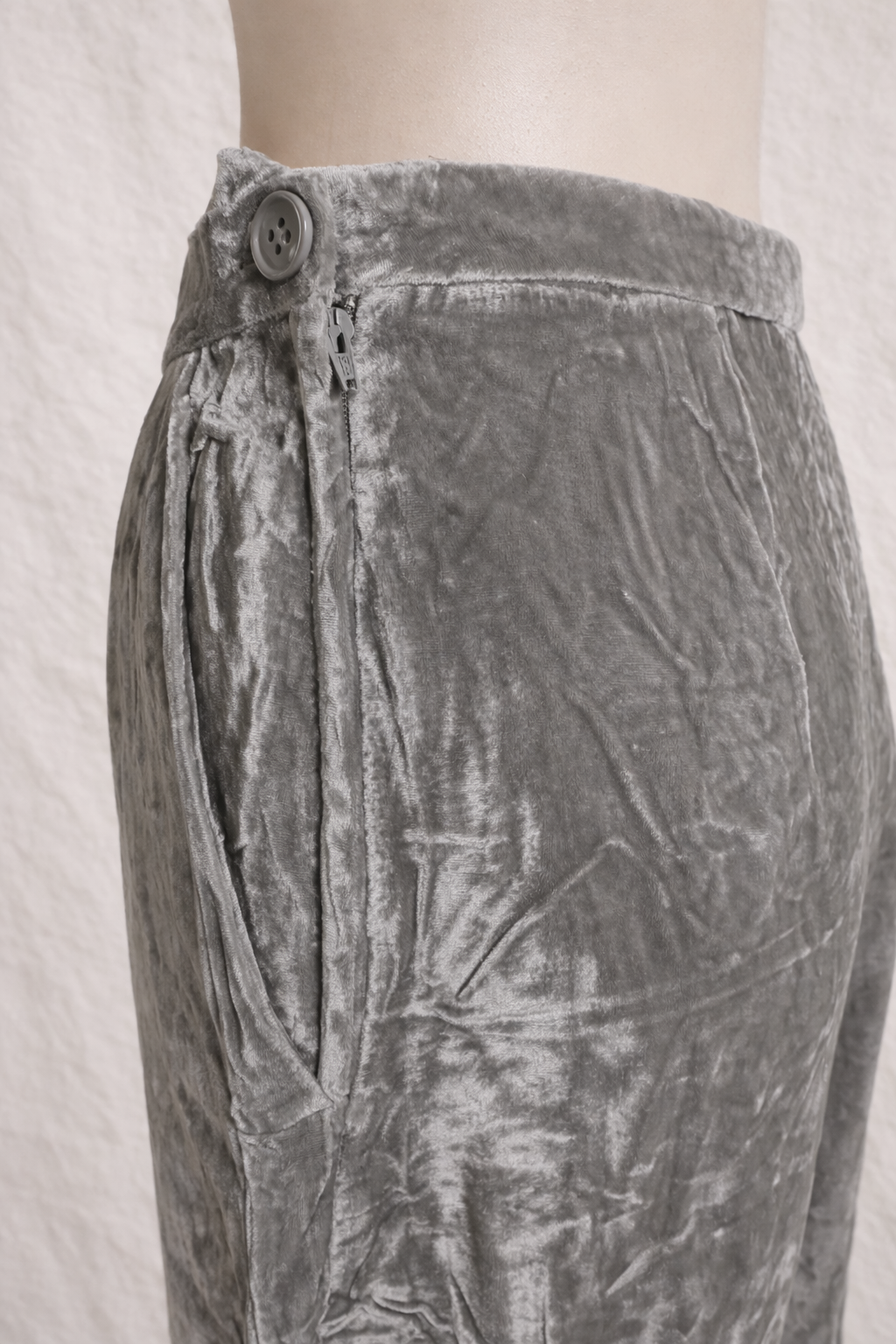 Pantalon taille haute Gianfranco Ferré en velours de soie argenté neuf