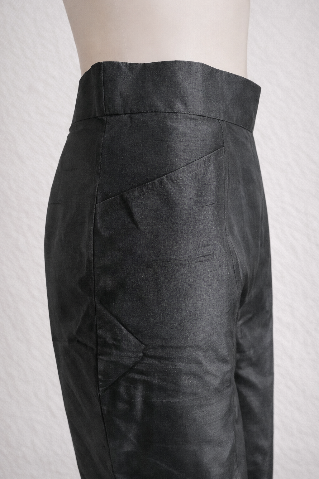 Pantalon en soie sauvage noire Yves Saint Laurent vintage authentique