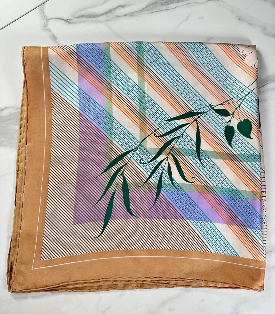 Grand carré en soie bronze lilas Christian Dior vintage