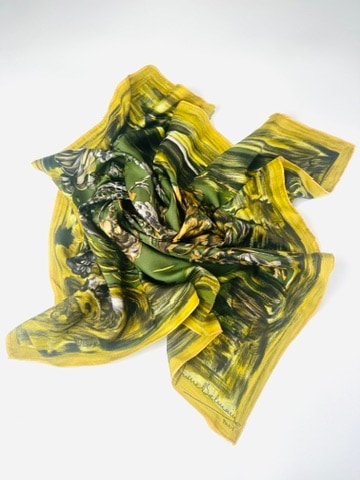 Carré Pierre Balmain en soie verte et jaune motif automne floral vintage authentique