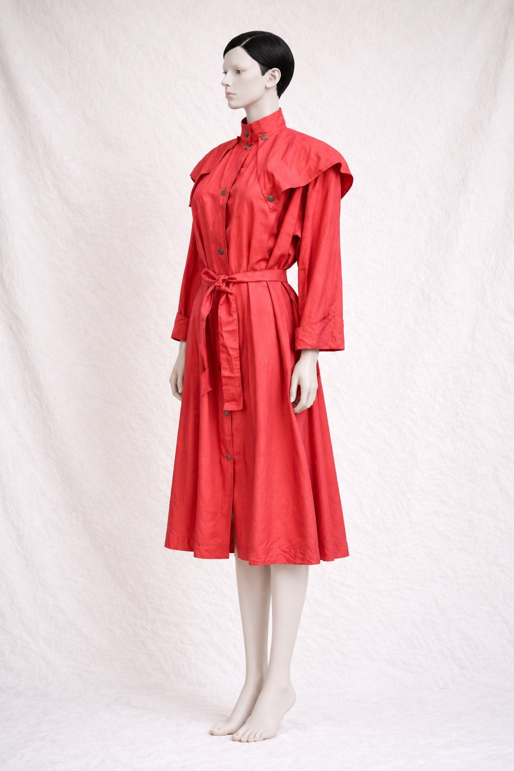 Trench Christian Dior en soie rouge vintage authentique circa 70s