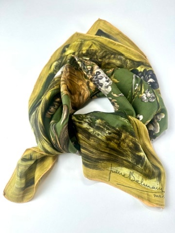 Carré Pierre Balmain en soie verte et jaune motif automne floral vintage authentique